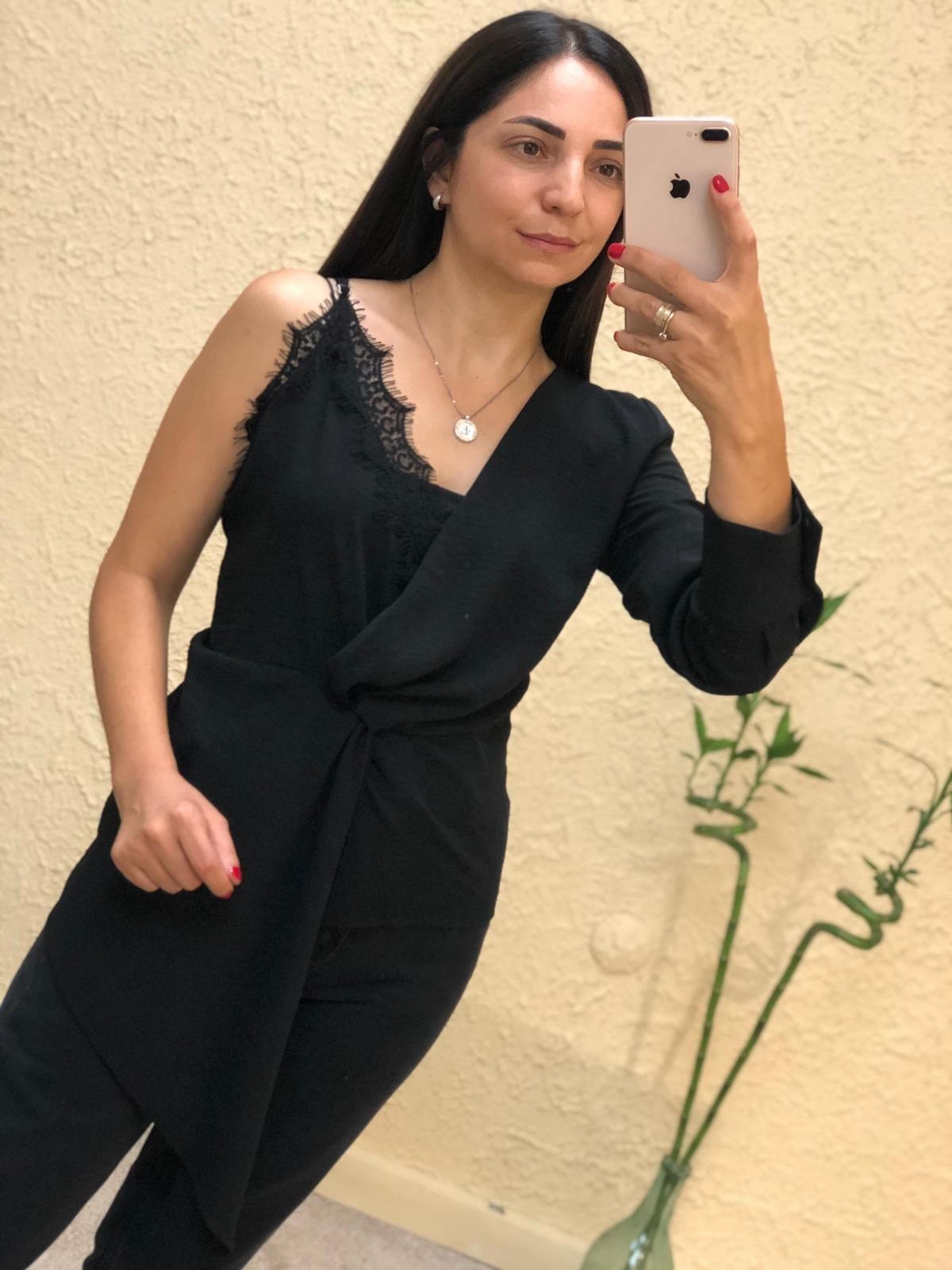 Tek Omuz Açık Dantelli Bluz