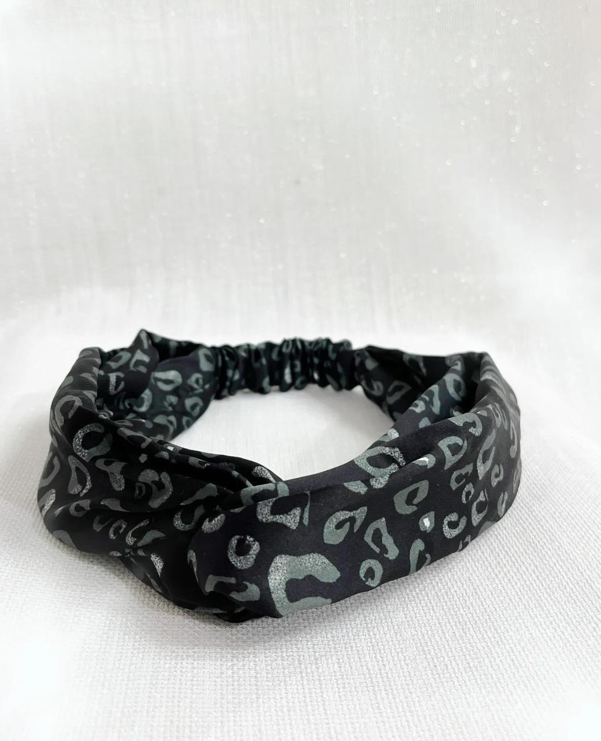 Siyah-Yeşil Leopar Desenli Saten Bandana