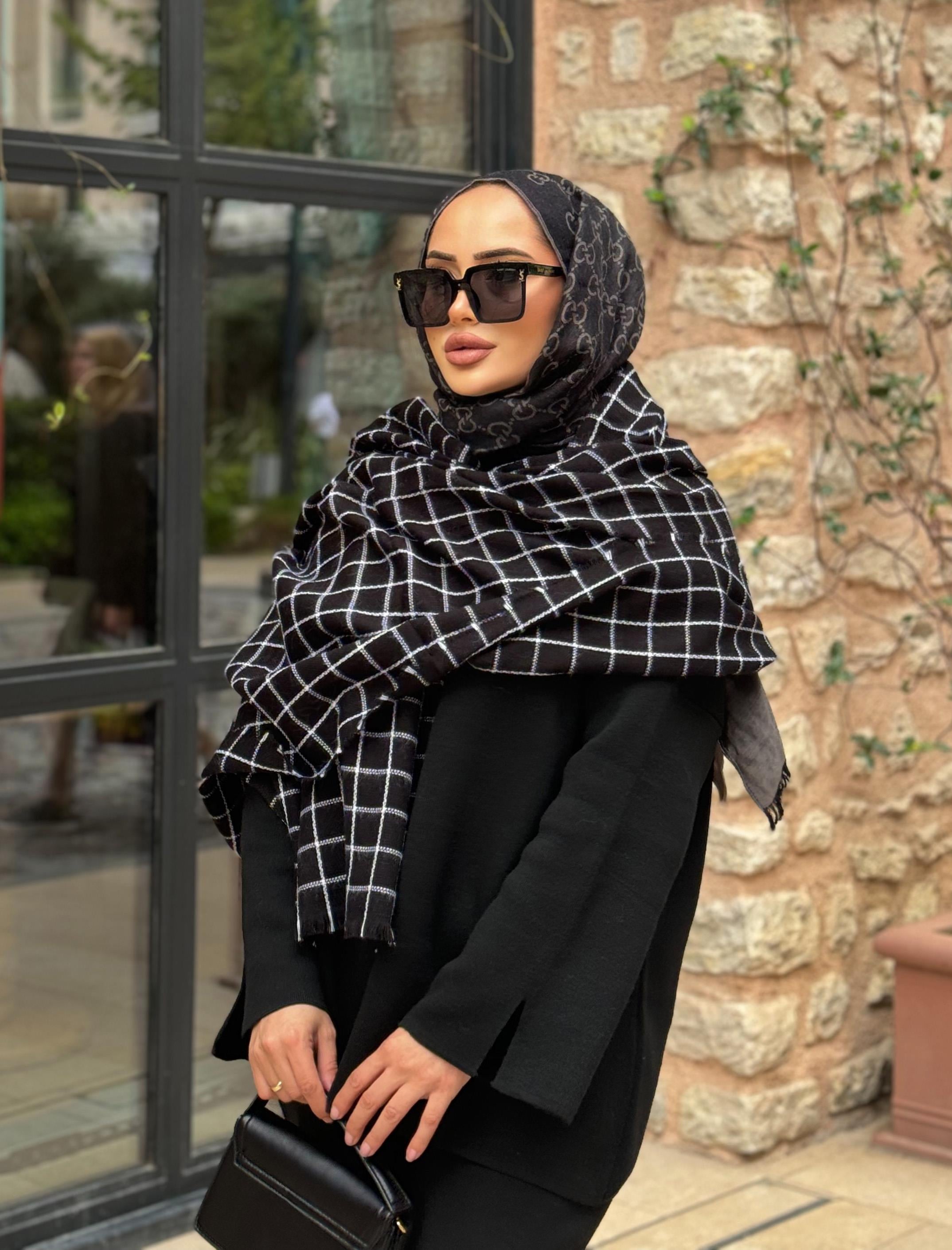Stella Siyah Renk Omuz Şalı