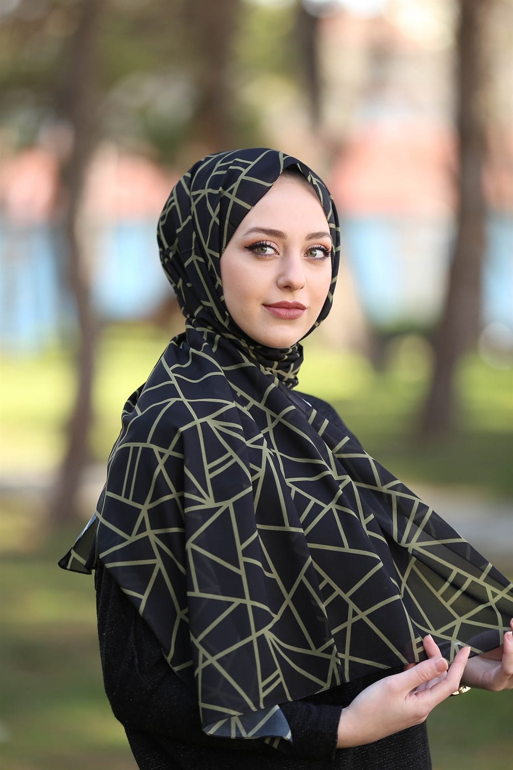 ÜÇGEN DESEN ŞAL SİYAH