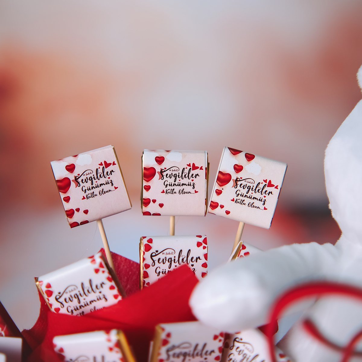 Ayıcıklı Ahşap Kalpli Tablet ve Napoliten Çikolata