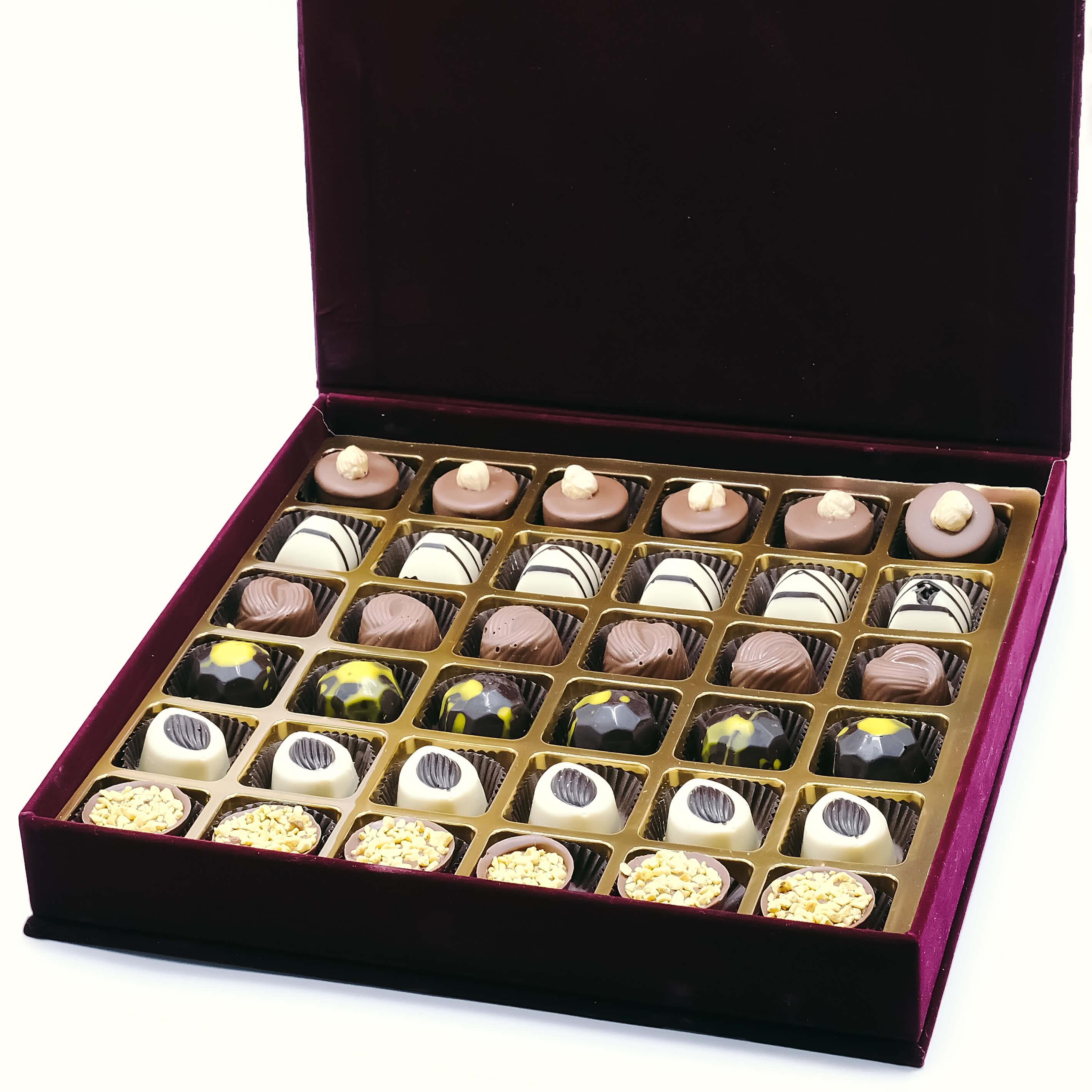 Nin Bordo Kadife Kutu Spesiyal Çikolata 36 Adet