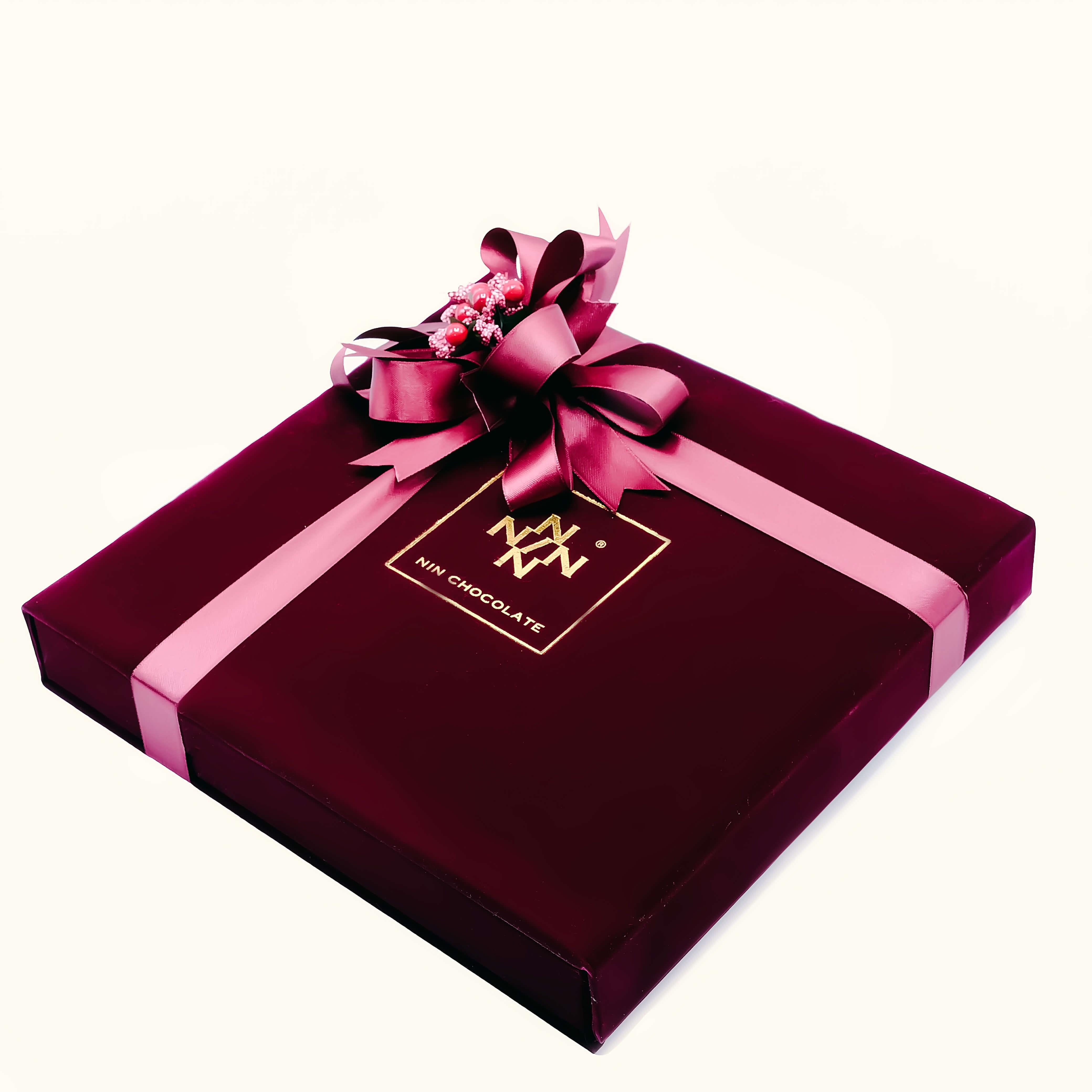 Nin Bordo Kadife Kutu Spesiyal Çikolata 36 Adet