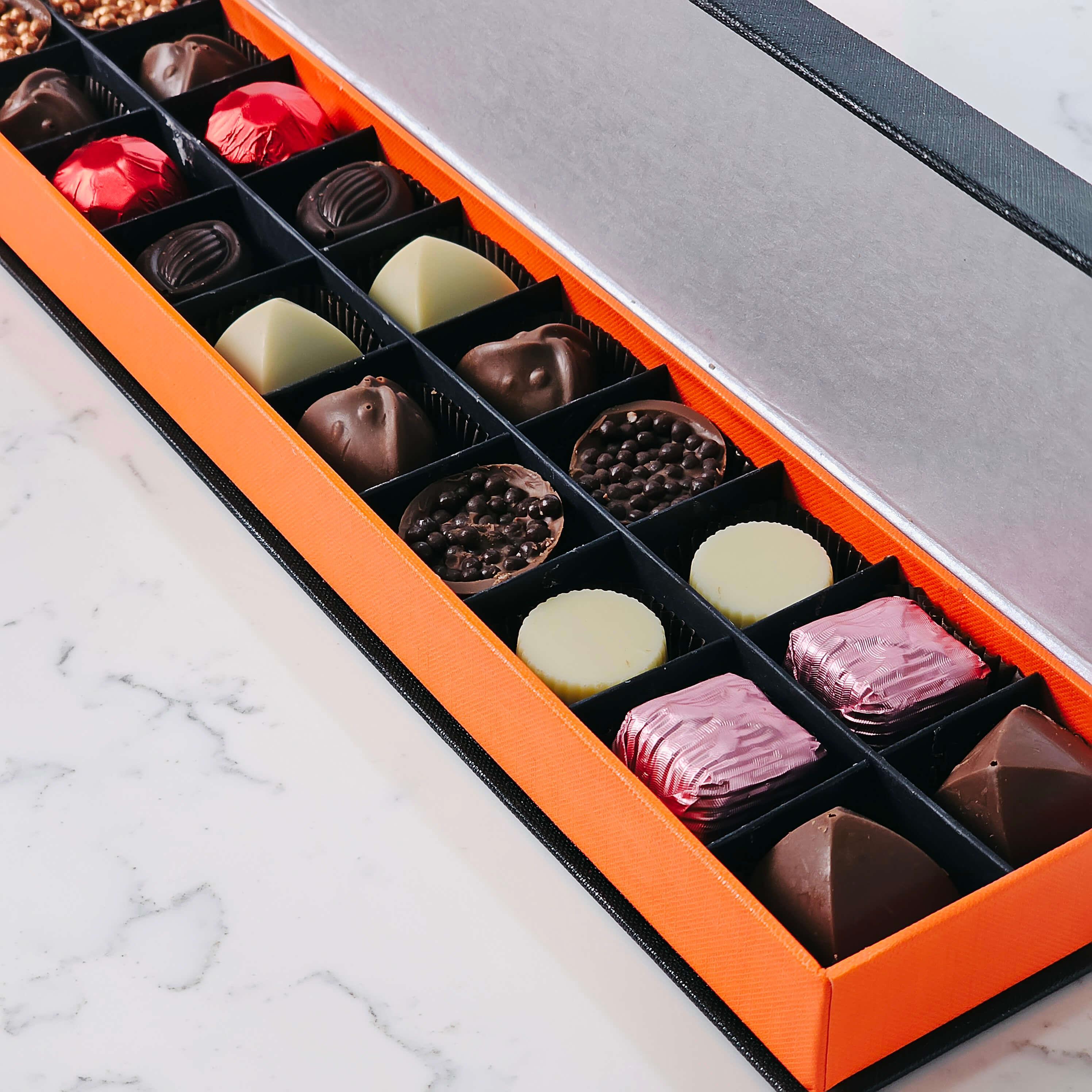 Nin Chocolate Özel Tasarım Lüks Kapaklı 20'li Çikolata Kutusu 