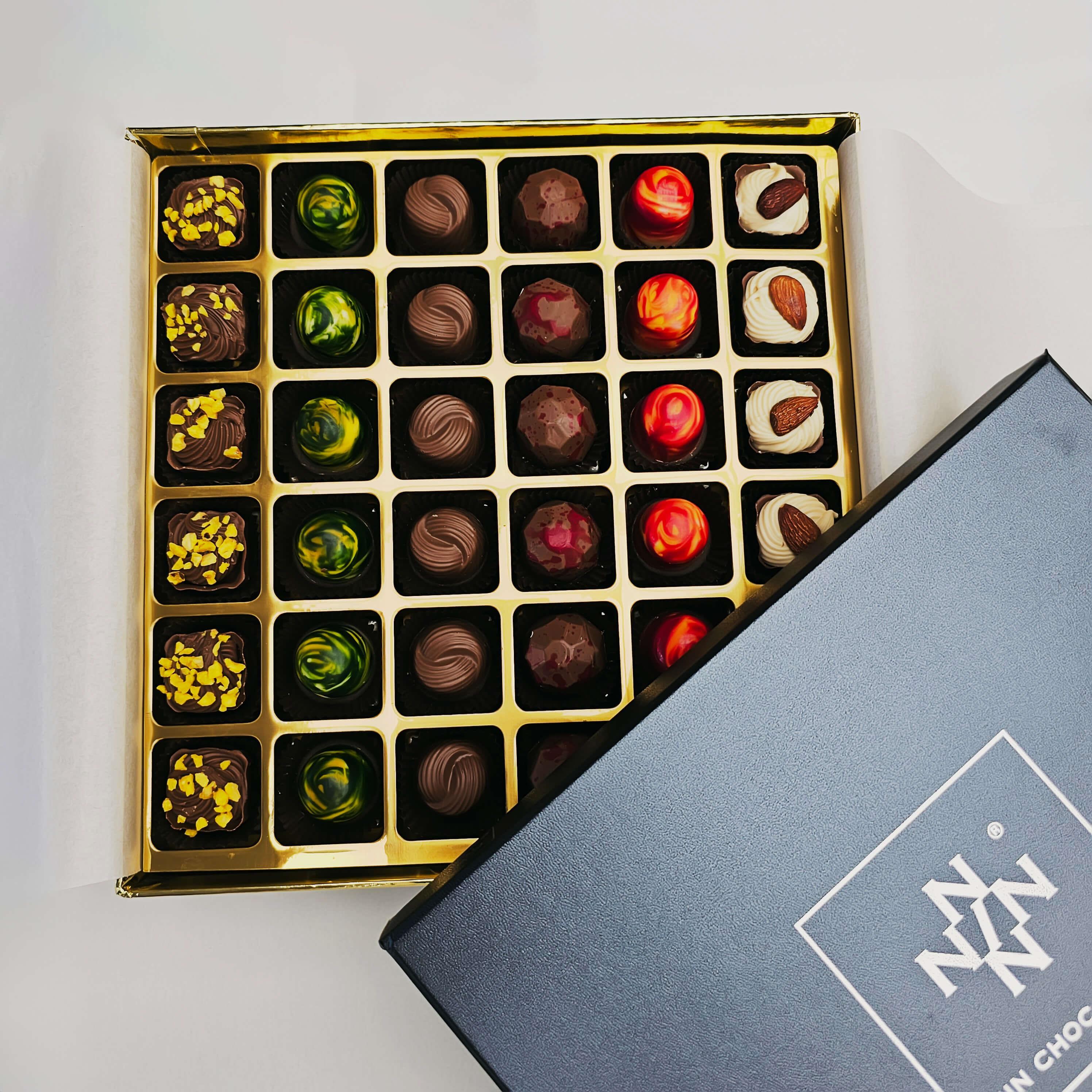 Nin Koyu Gri Kutu Spesiyal Çikolata 72 Adet