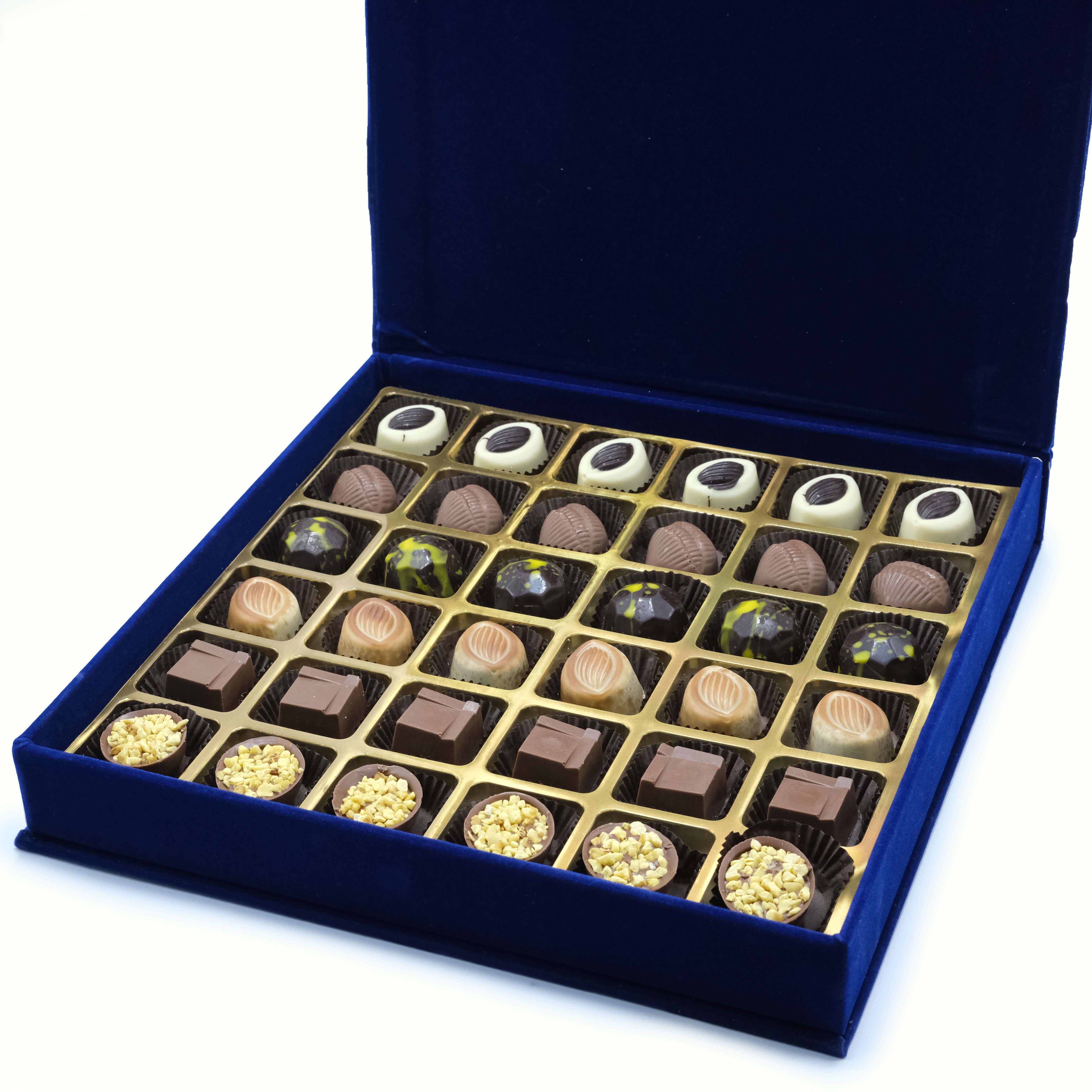 Nin Mavi Kadife Kutu Spesiyal Çikolata 36 Adet