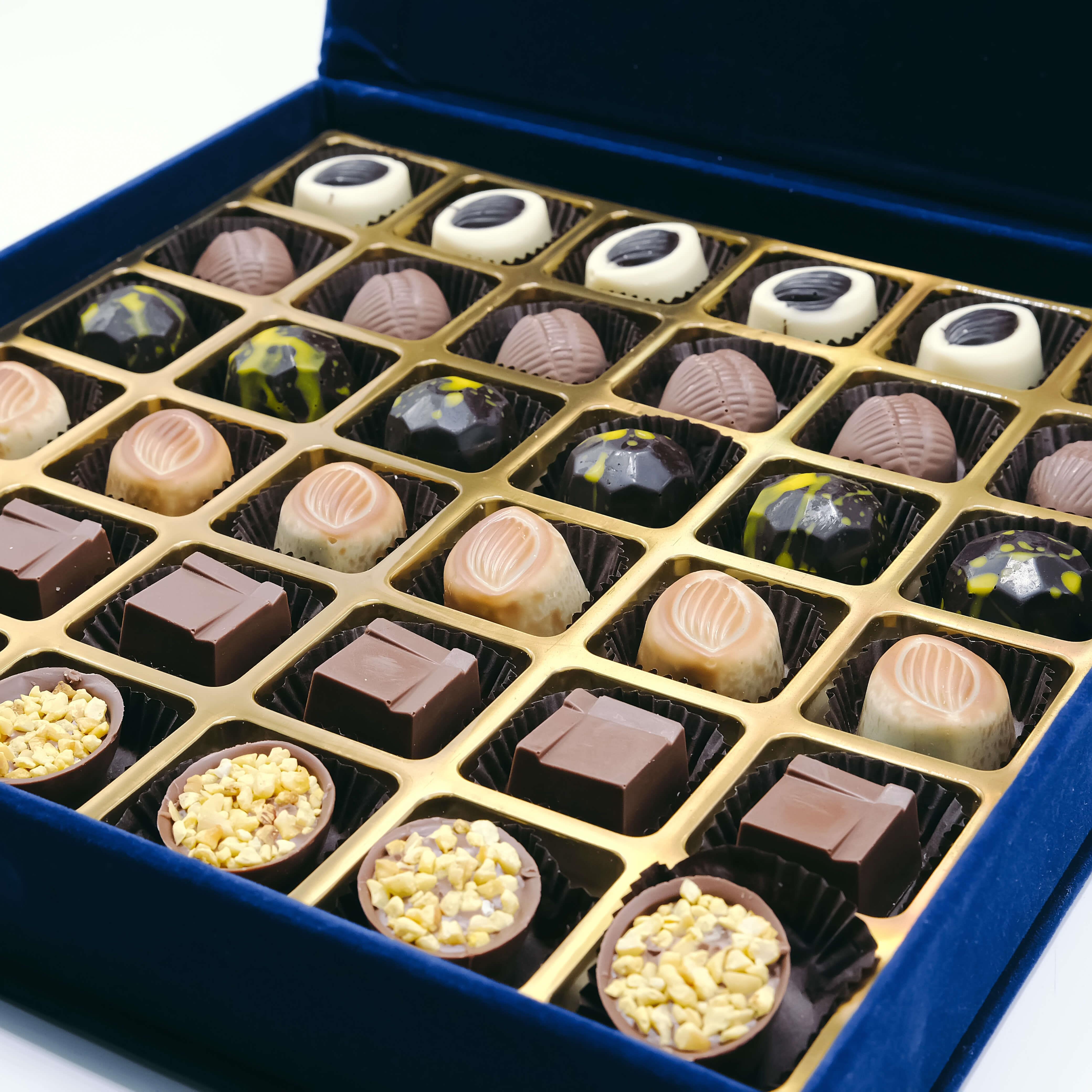 Nin Mavi Kadife Kutu Spesiyal Çikolata 36 Adet