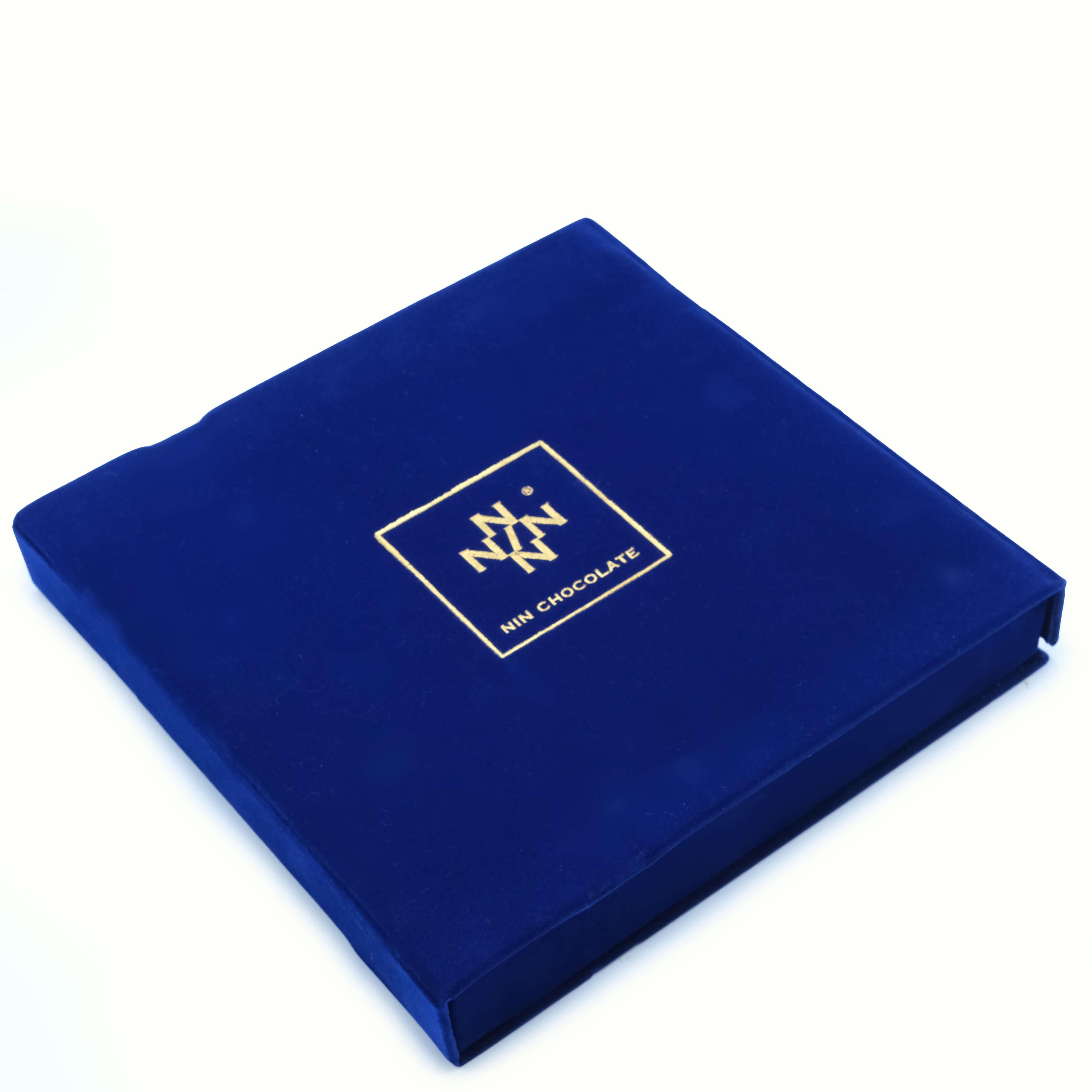 Nin Mavi Kadife Kutu Spesiyal Çikolata 36 Adet