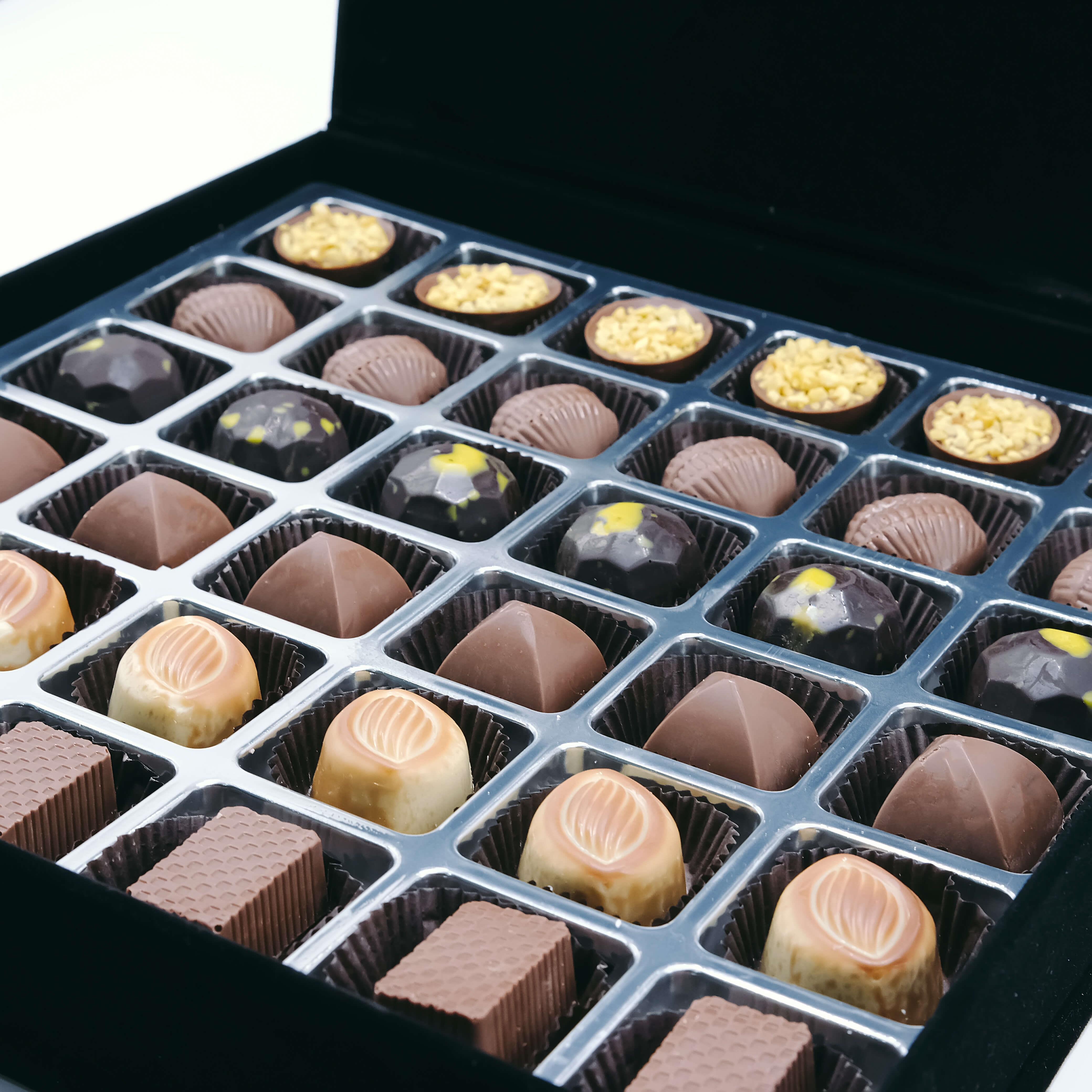 Nin Siyah Kadife Kutu Spesiyal Çikolata 36 Adet