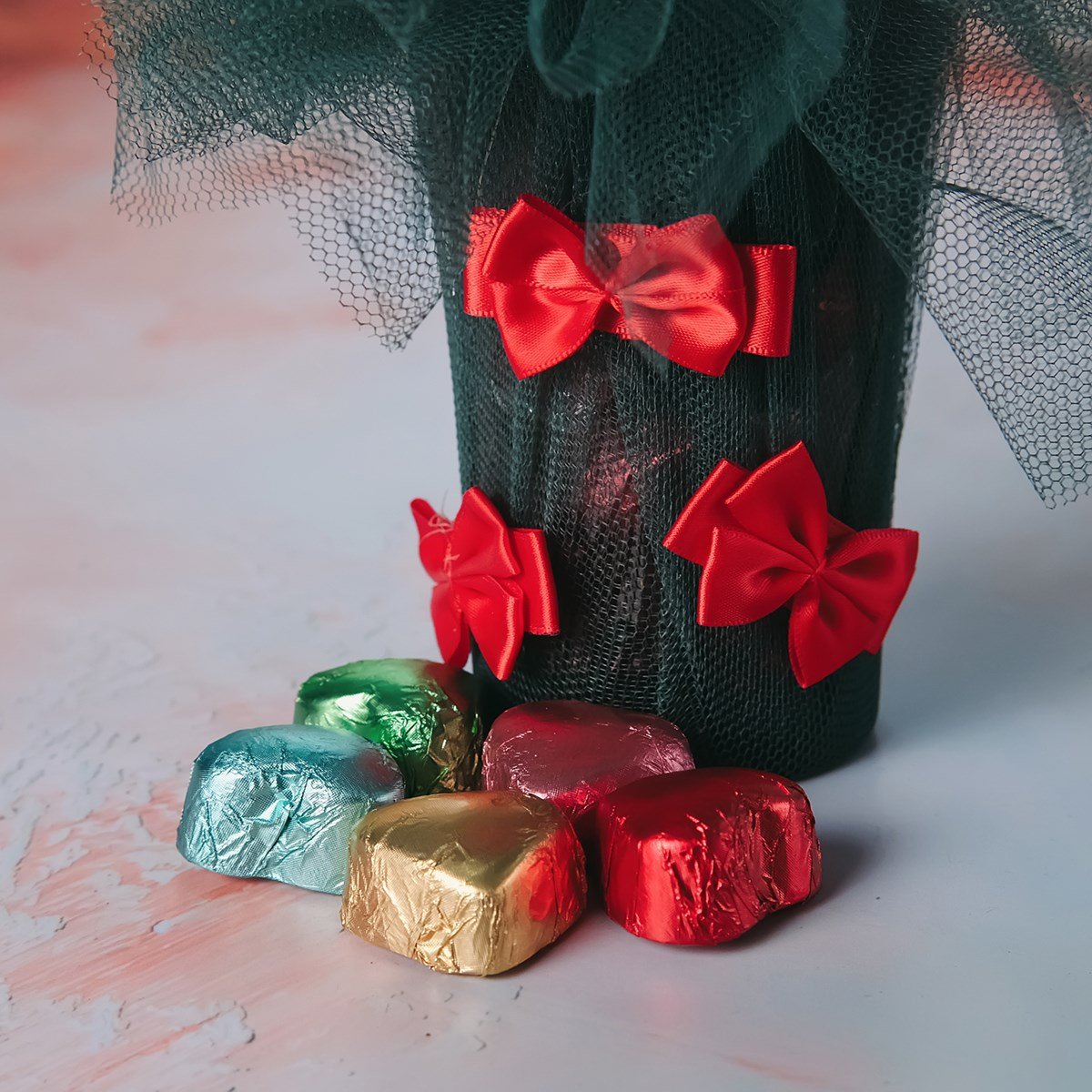 Sevgililer Günü Özel Kalp Çikolatalı Zümrüt Çiçek (Cam Bardak)