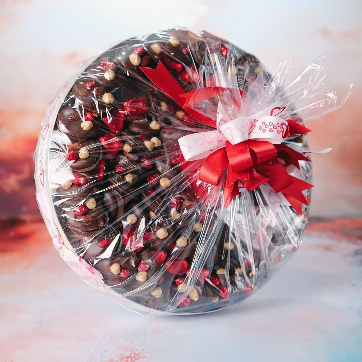 Sevgililer Günü Özel Kuruyemişli ve Kalp Çikolata Yuvarlak Kutu