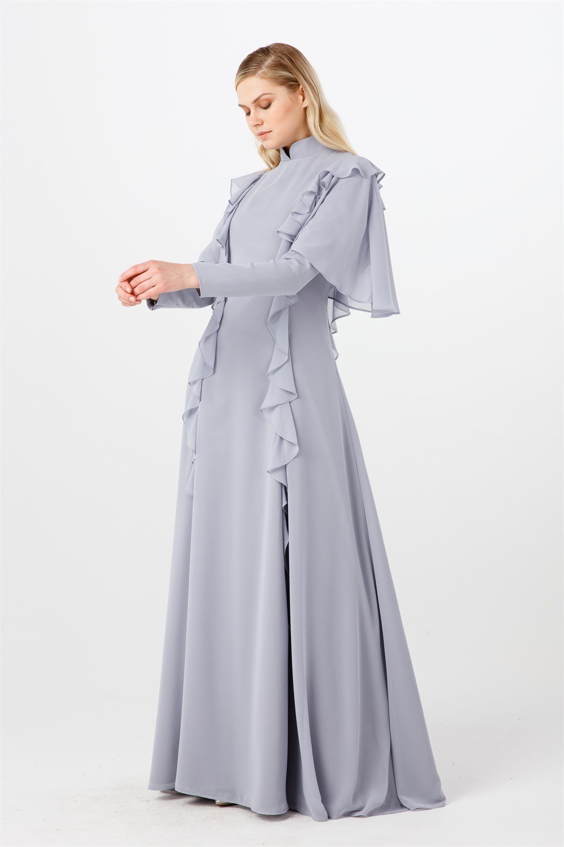 Gri Hafif Balık Kesimli Omuzda Etek Ucunda Taş Ve Volan Kombinli Abiye Elbise