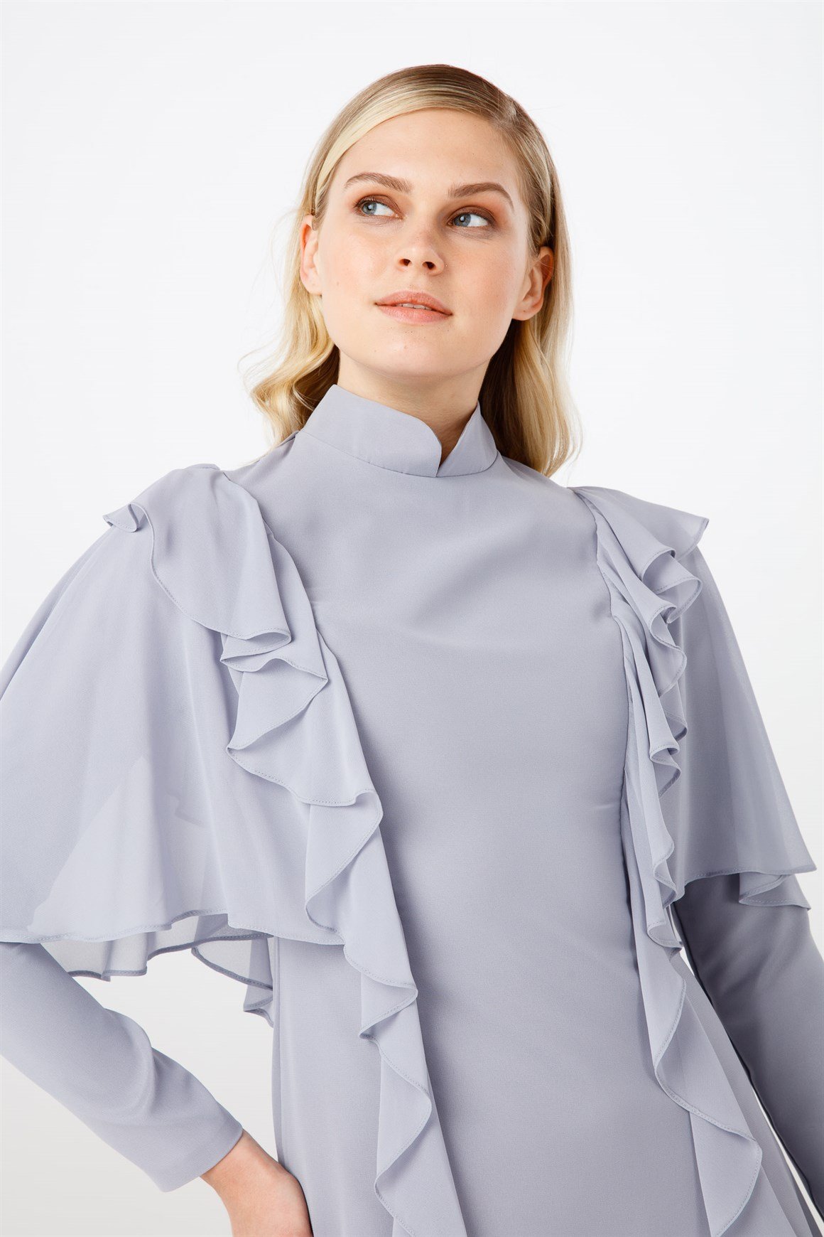 Gri Hafif Balık Kesimli Omuzda Etek Ucunda Taş Ve Volan Kombinli Abiye Elbise