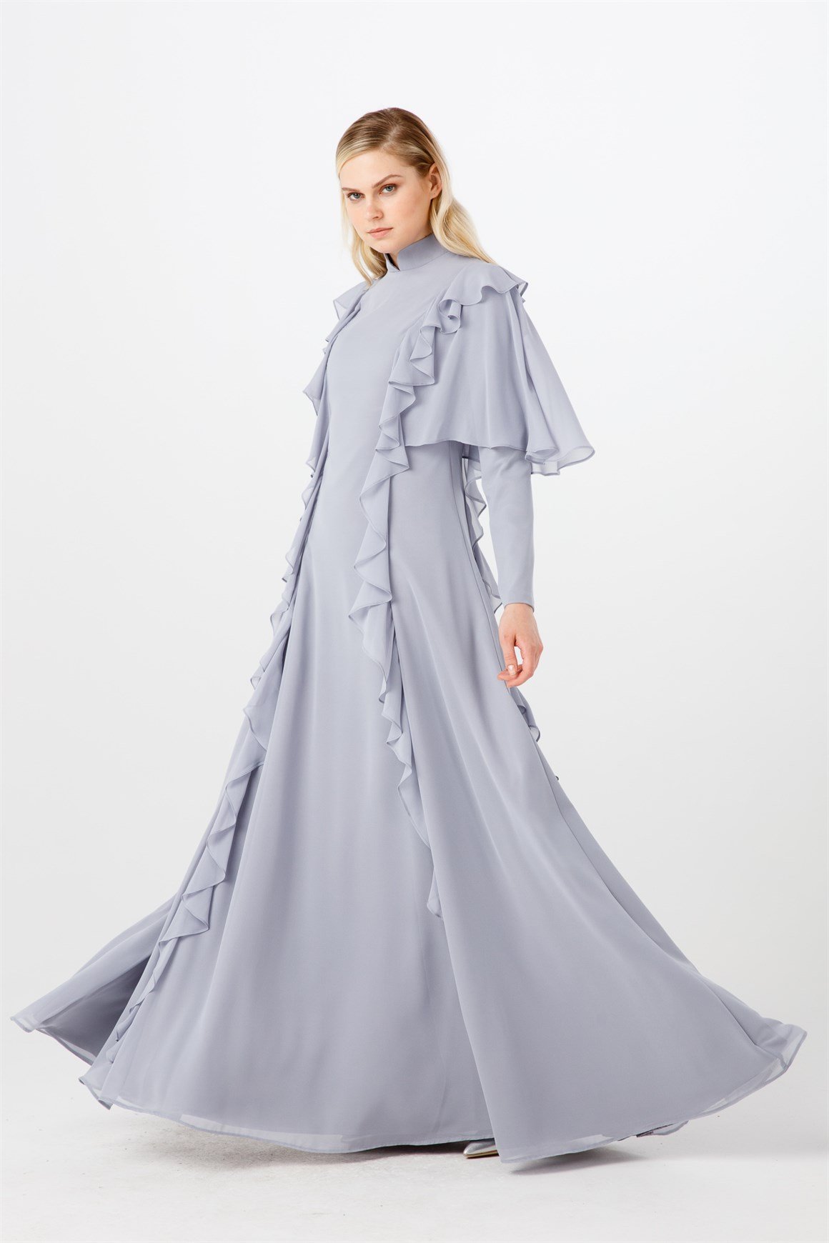 Gri Hafif Balık Kesimli Omuzda Etek Ucunda Taş Ve Volan Kombinli Abiye Elbise