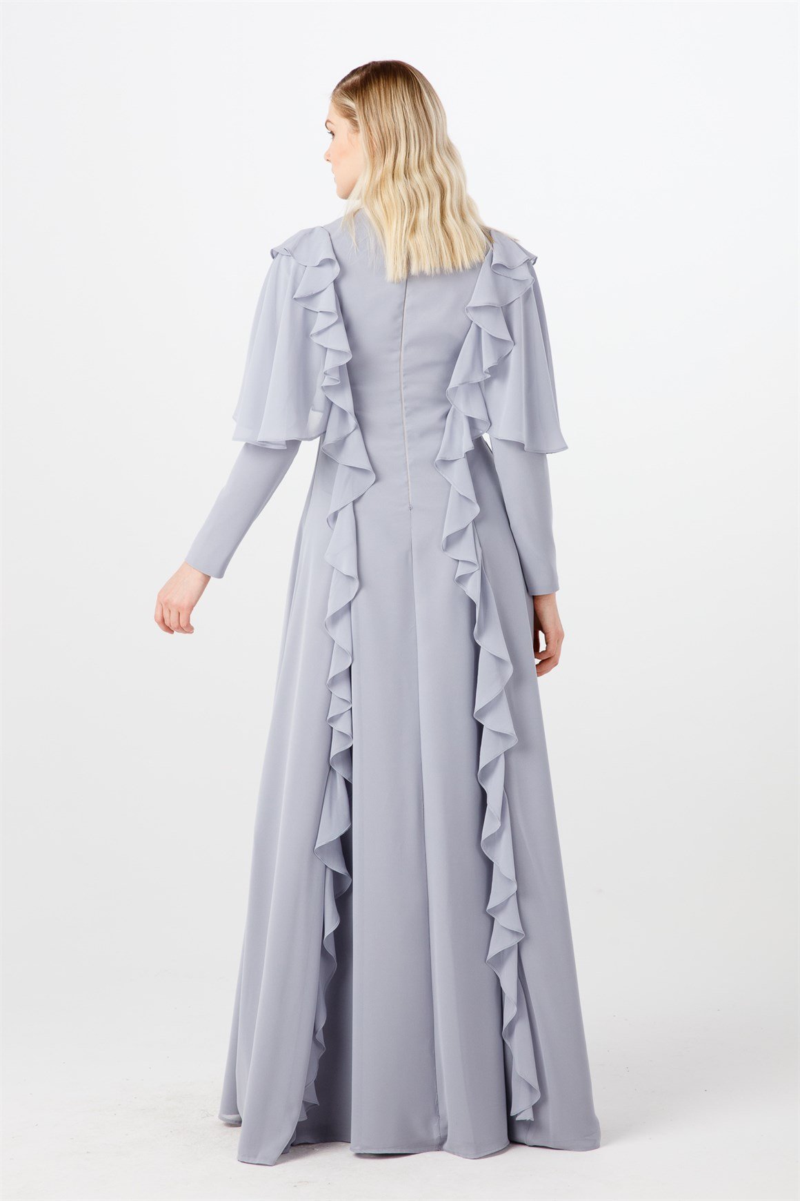 Gri Hafif Balık Kesimli Omuzda Etek Ucunda Taş Ve Volan Kombinli Abiye Elbise