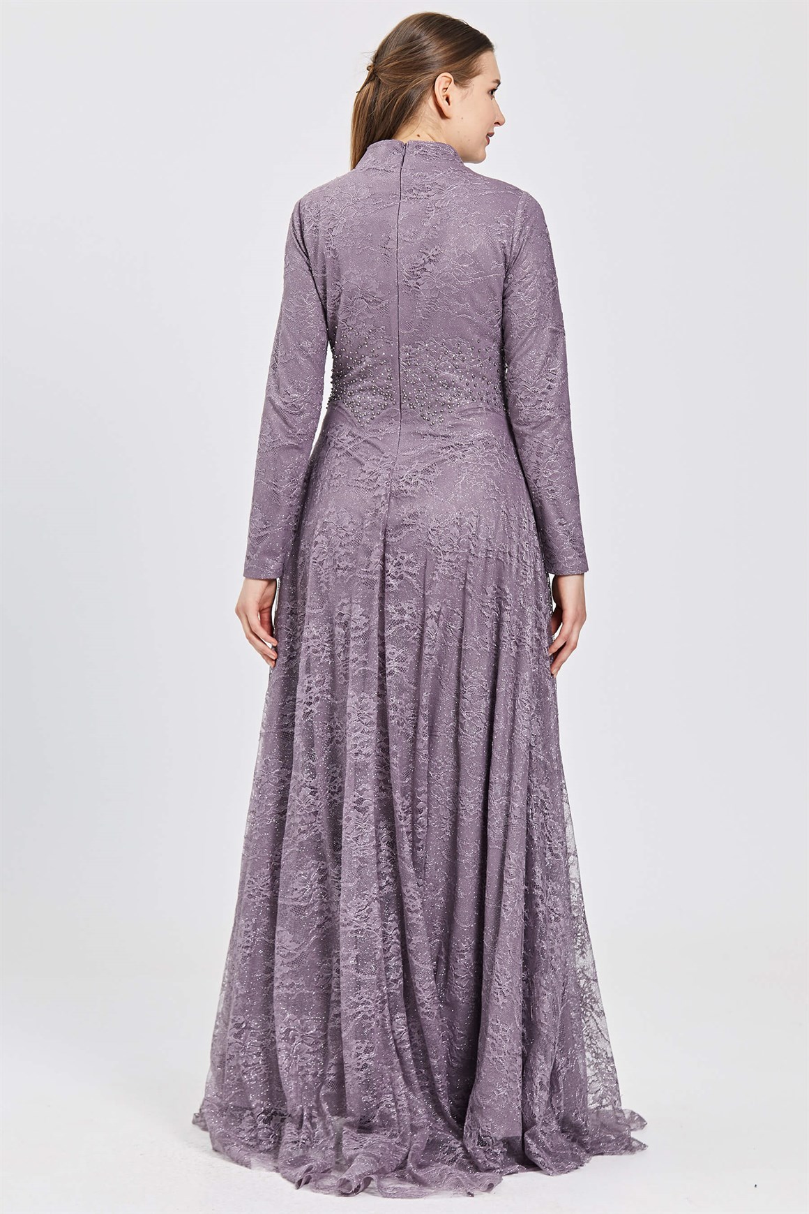 Lila Dantel Üzeri İnci Çakma Aksesuarlı Abiye Elbise