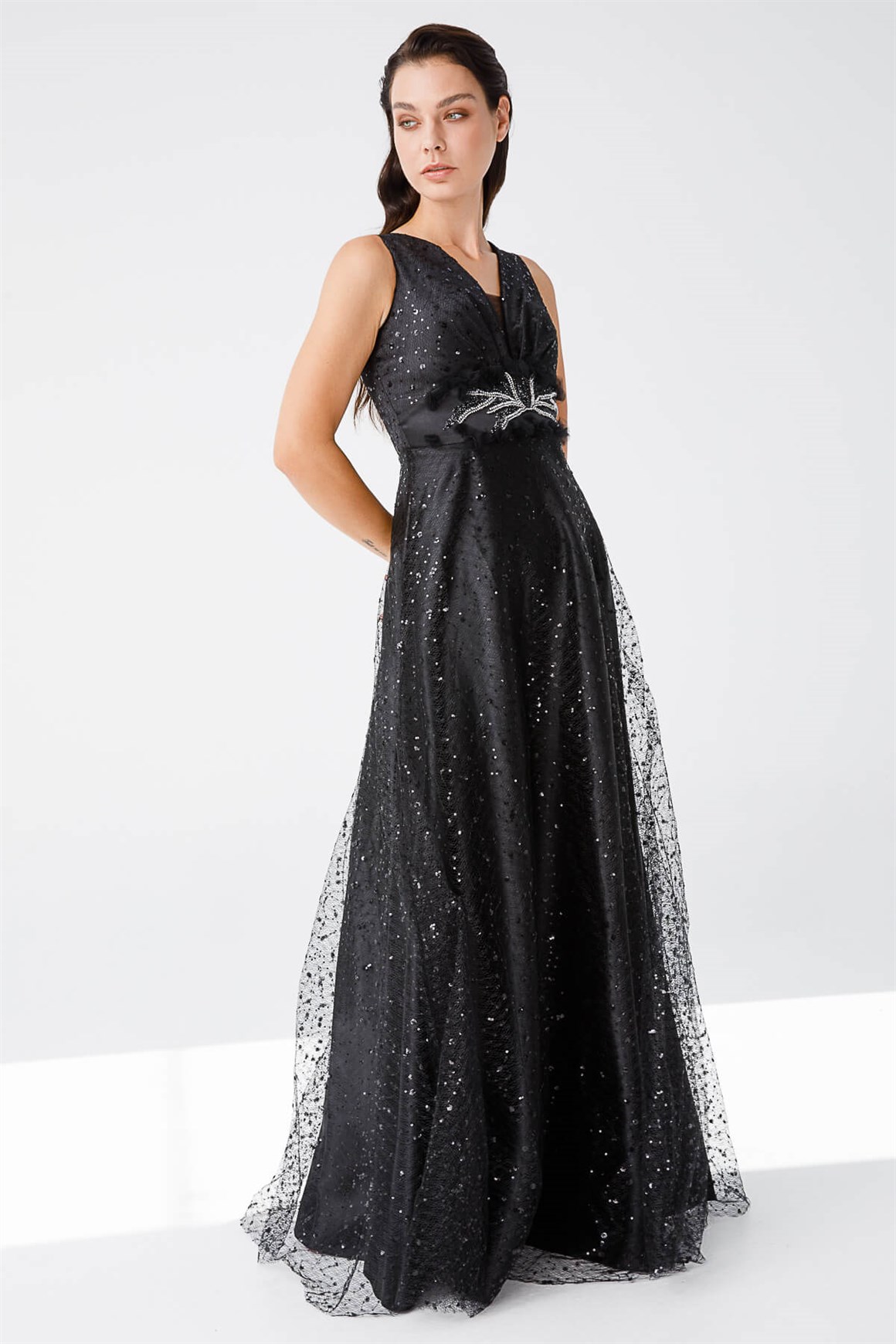 Önü Taş İşli Kiloş Etekli Pul Dantelli Abiye Elbise  Siyah