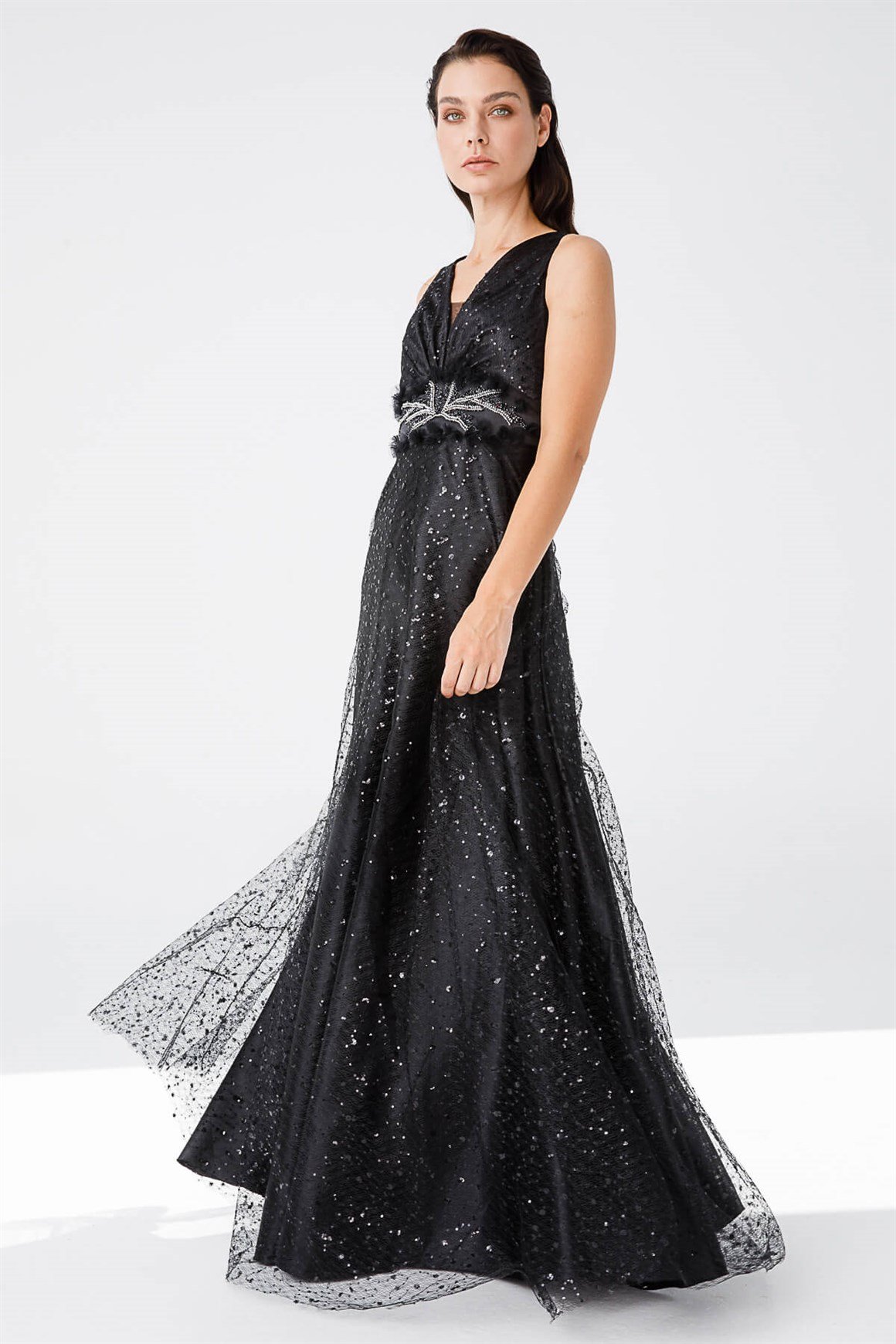 Önü Taş İşli Kiloş Etekli Pul Dantelli Abiye Elbise  Siyah