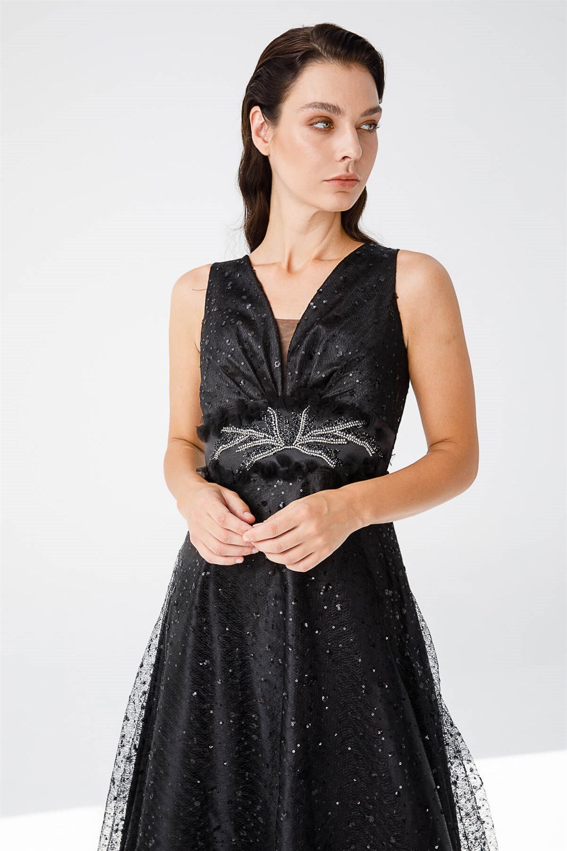 Önü Taş İşli Kiloş Etekli Pul Dantelli Abiye Elbise  Siyah