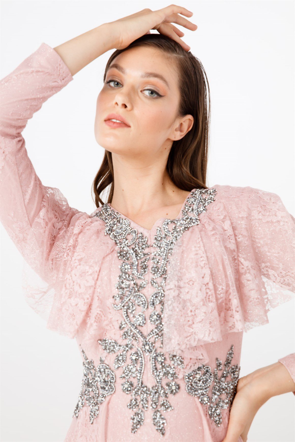 Pudra Ön Bel Ve Yaka Taşlı Volan Detaylı Şık Abiye Elbise