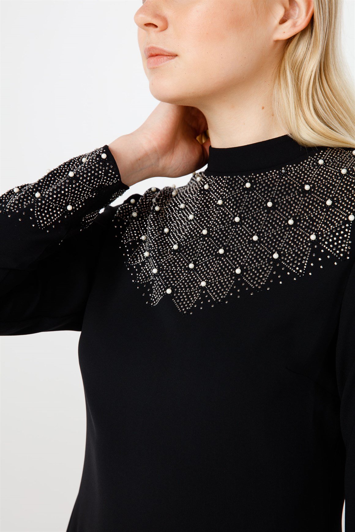 Siyah Hakim Yakalı, Kol Ve Ön Beden Taşlı Abiye