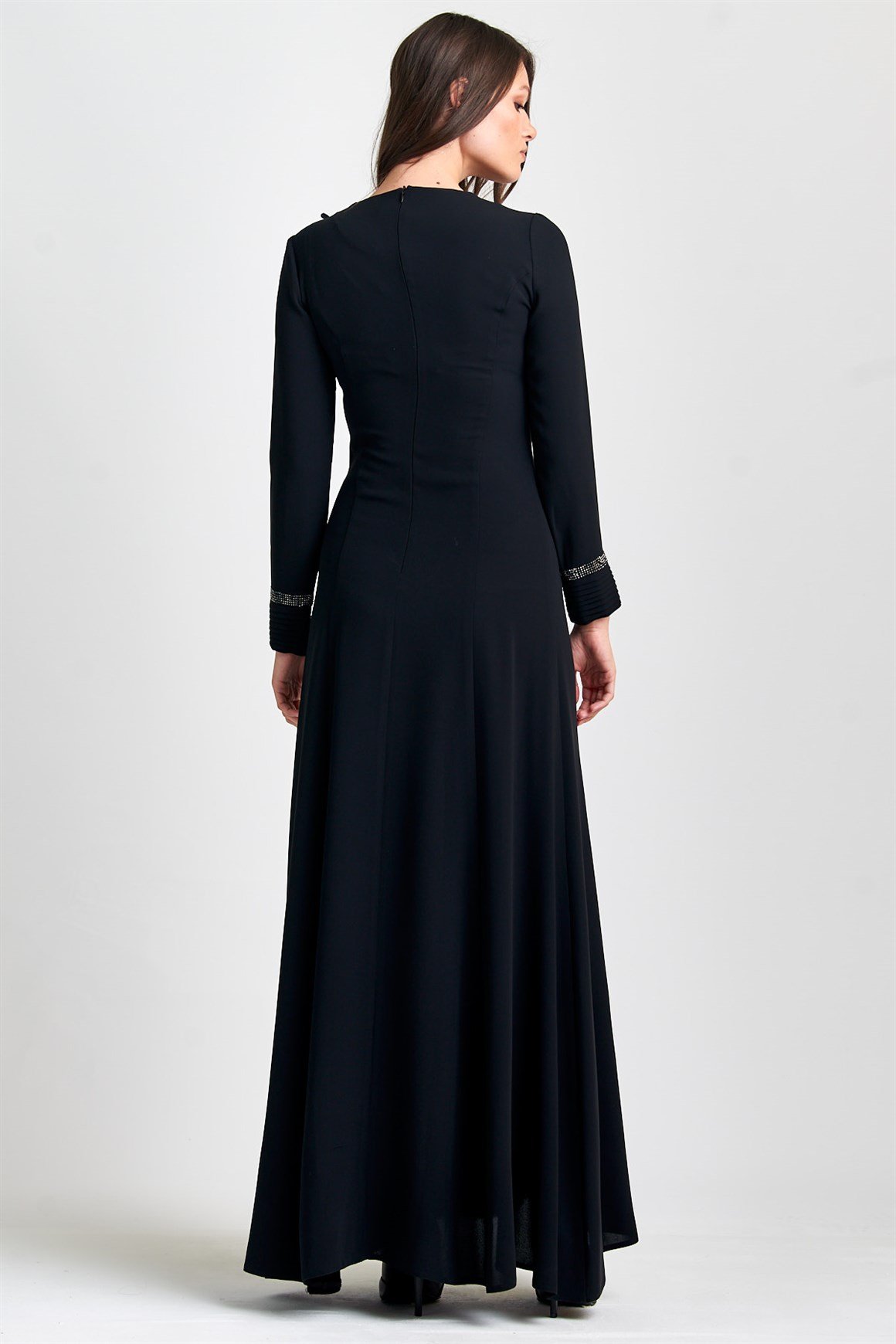 Siyah Kol Uçları Pilili, Taş Ve Çiçek Aksesuarlı Abiye Elbise