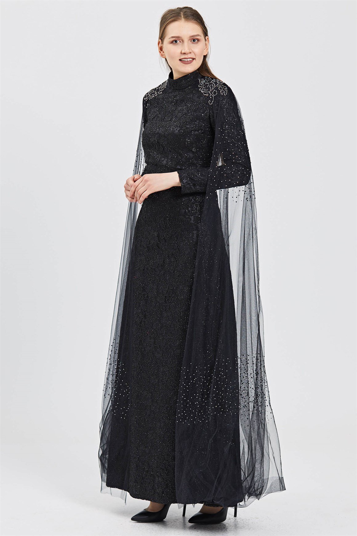 Siyah Omuzda Etek Ucuna Uzanan Tül Üzeri Taş Kombinli Dantelli Abiye Elbise