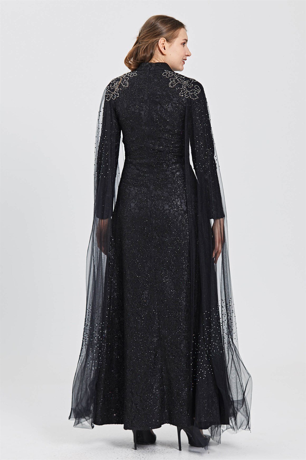 Siyah Omuzda Etek Ucuna Uzanan Tül Üzeri Taş Kombinli Dantelli Abiye Elbise
