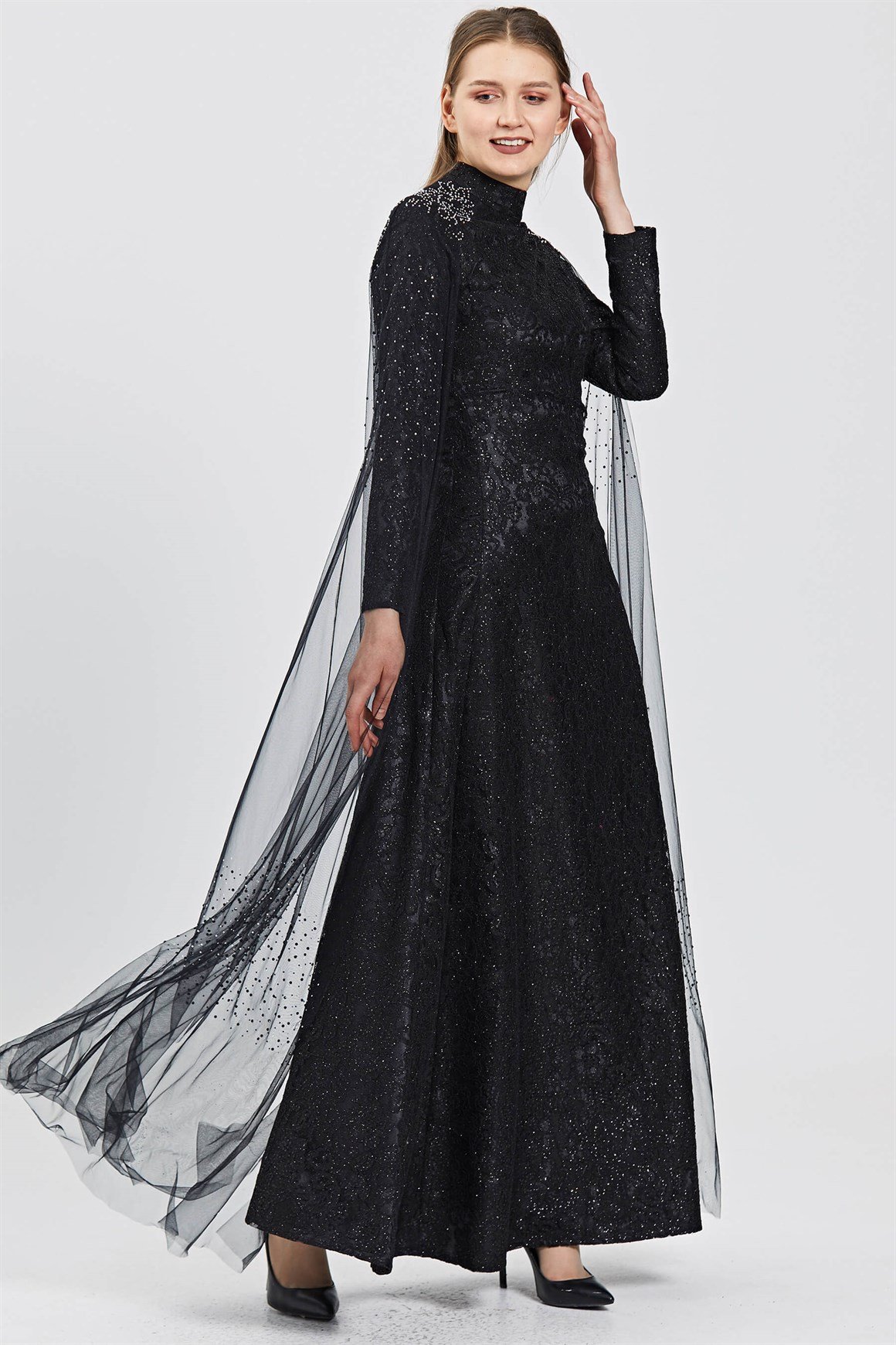 Siyah Omuzda Etek Ucuna Uzanan Tül Üzeri Taş Kombinli Dantelli Abiye Elbise