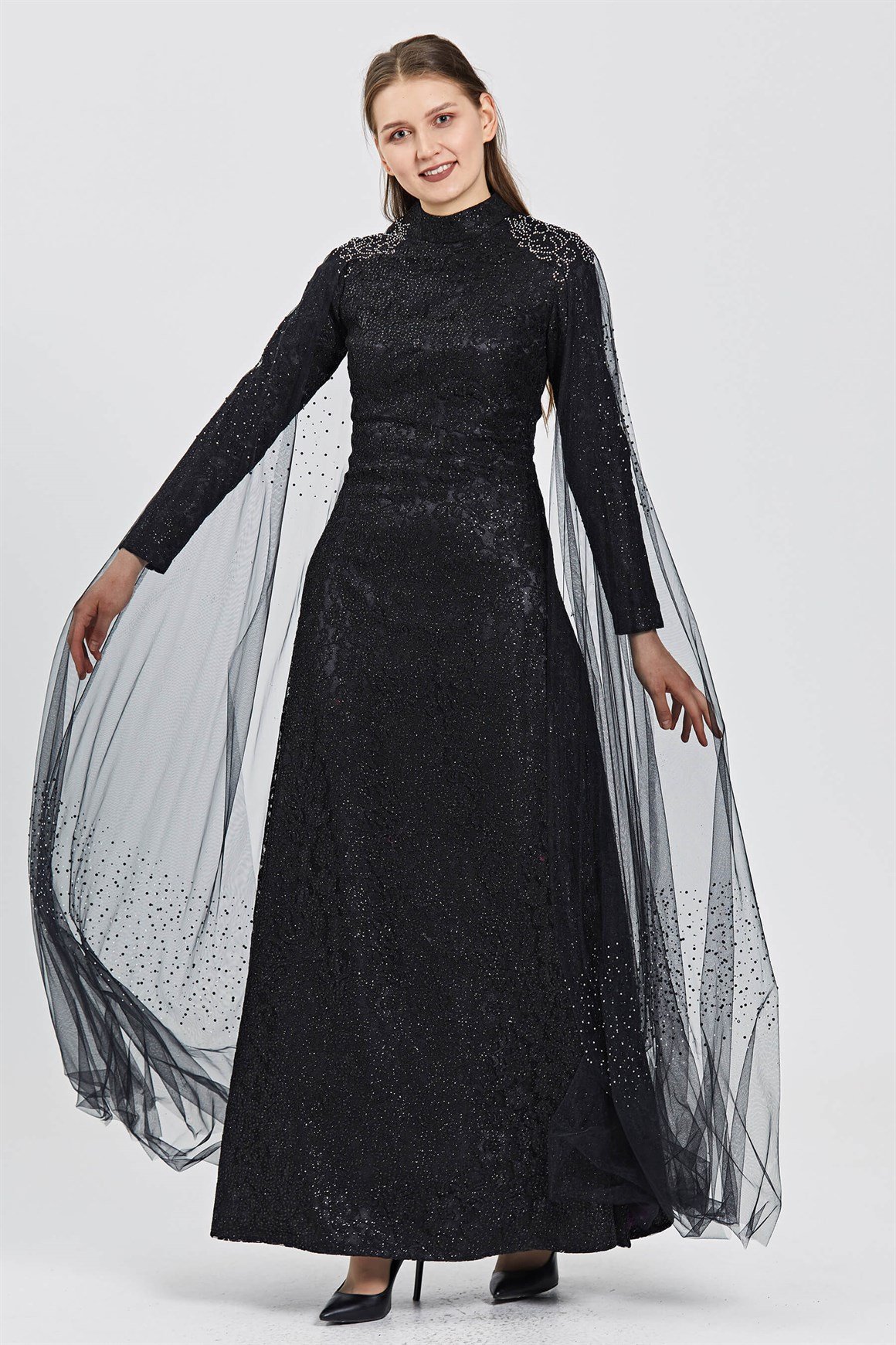 Siyah Omuzda Etek Ucuna Uzanan Tül Üzeri Taş Kombinli Dantelli Abiye Elbise