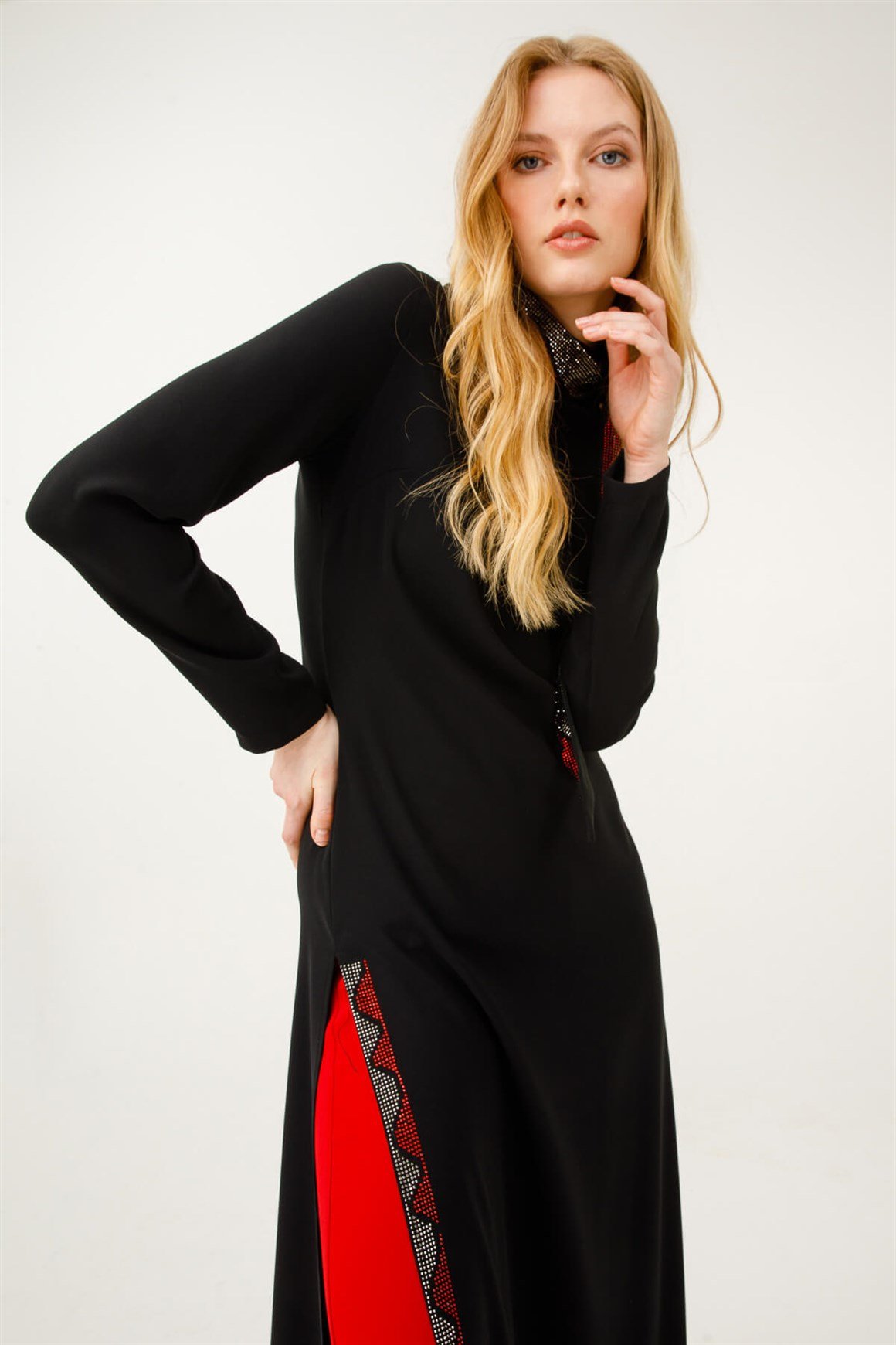 Atkı Üzeri ve Yırtmaç Kenarı Taş İşli Pantolonlu Şık Takım  Kırmızı