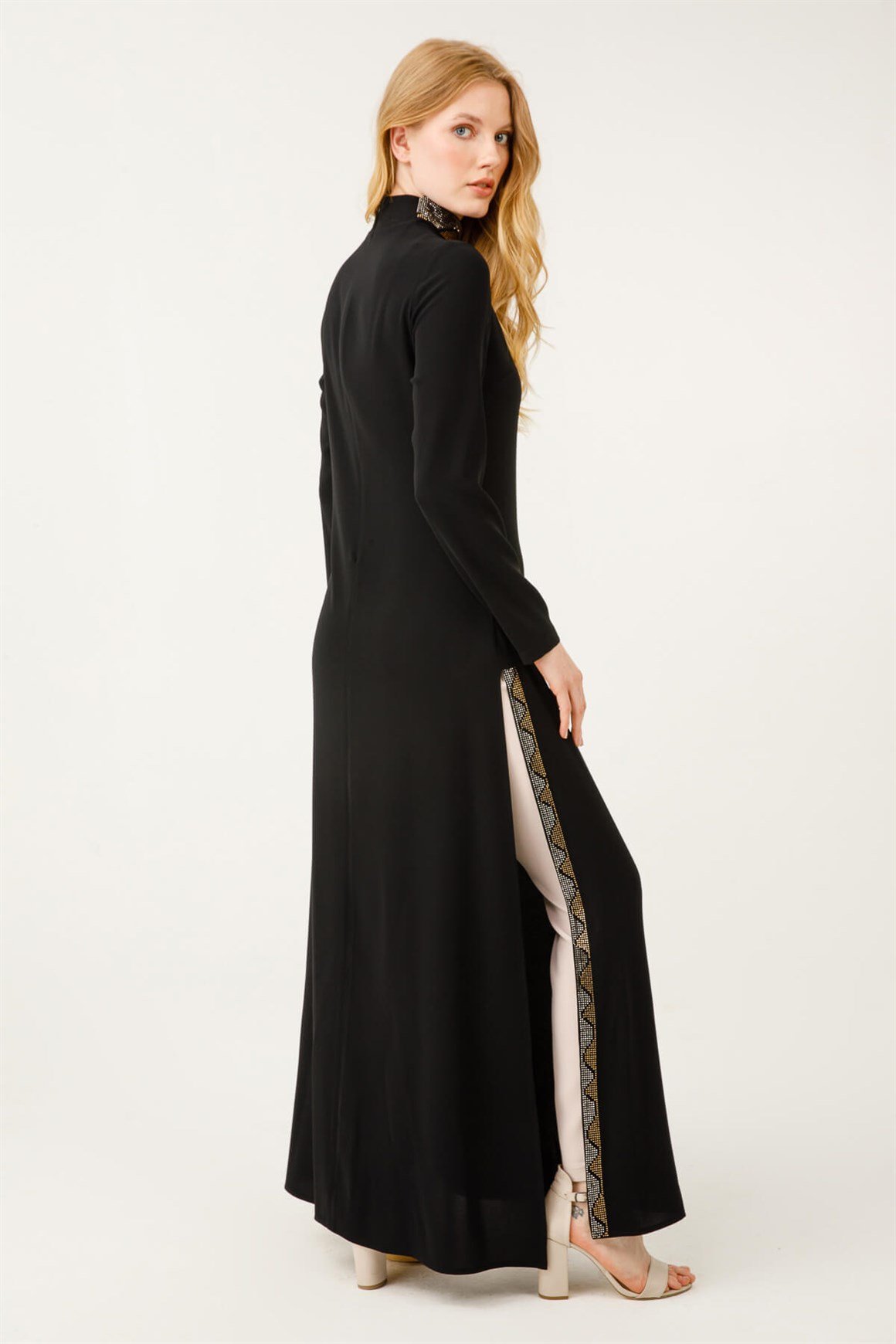 Atkı Üzeri ve Yırtmaç Kenarı Taş İşli Pantolonlu Şık Takım  Taş