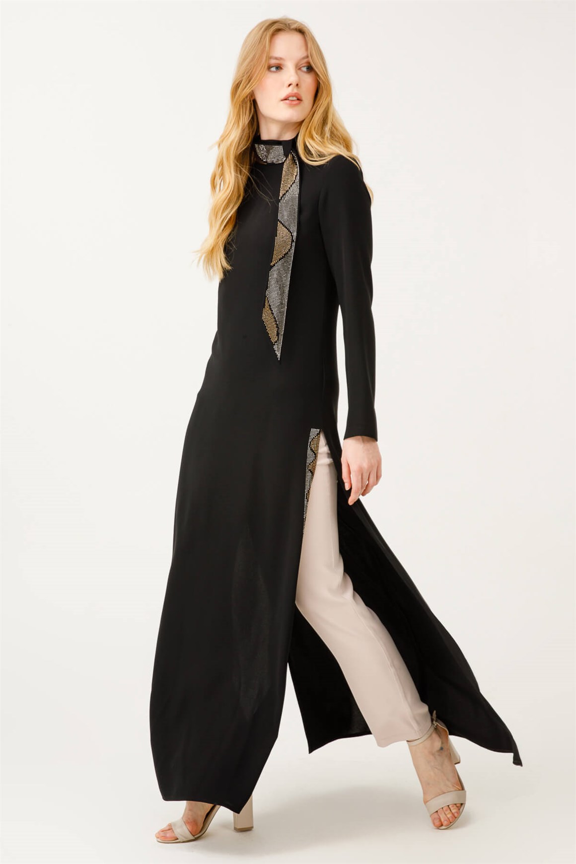 Atkı Üzeri ve Yırtmaç Kenarı Taş İşli Pantolonlu Şık Takım  Taş