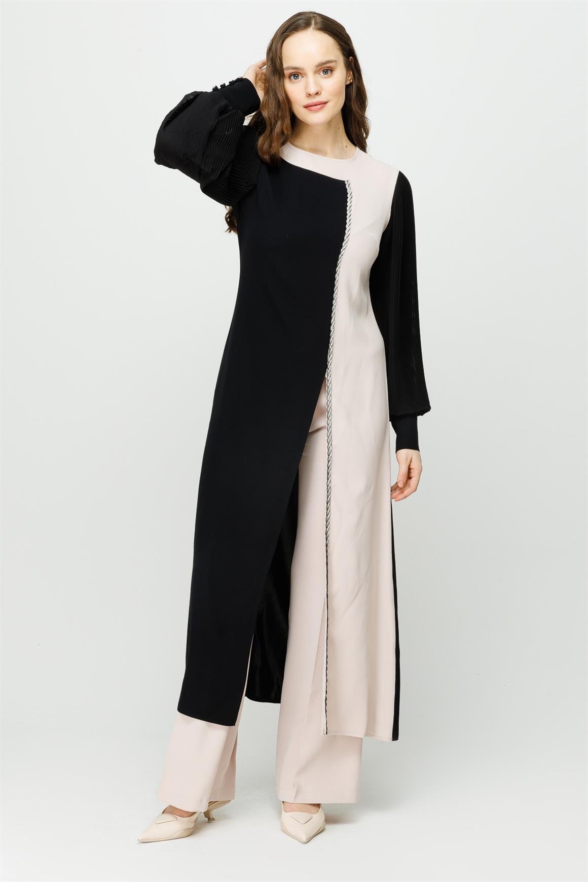 Kolu Piliseli Önden Yırtmaçlı Şerit Taş Detaylı Pantolonlu Takım  Taş