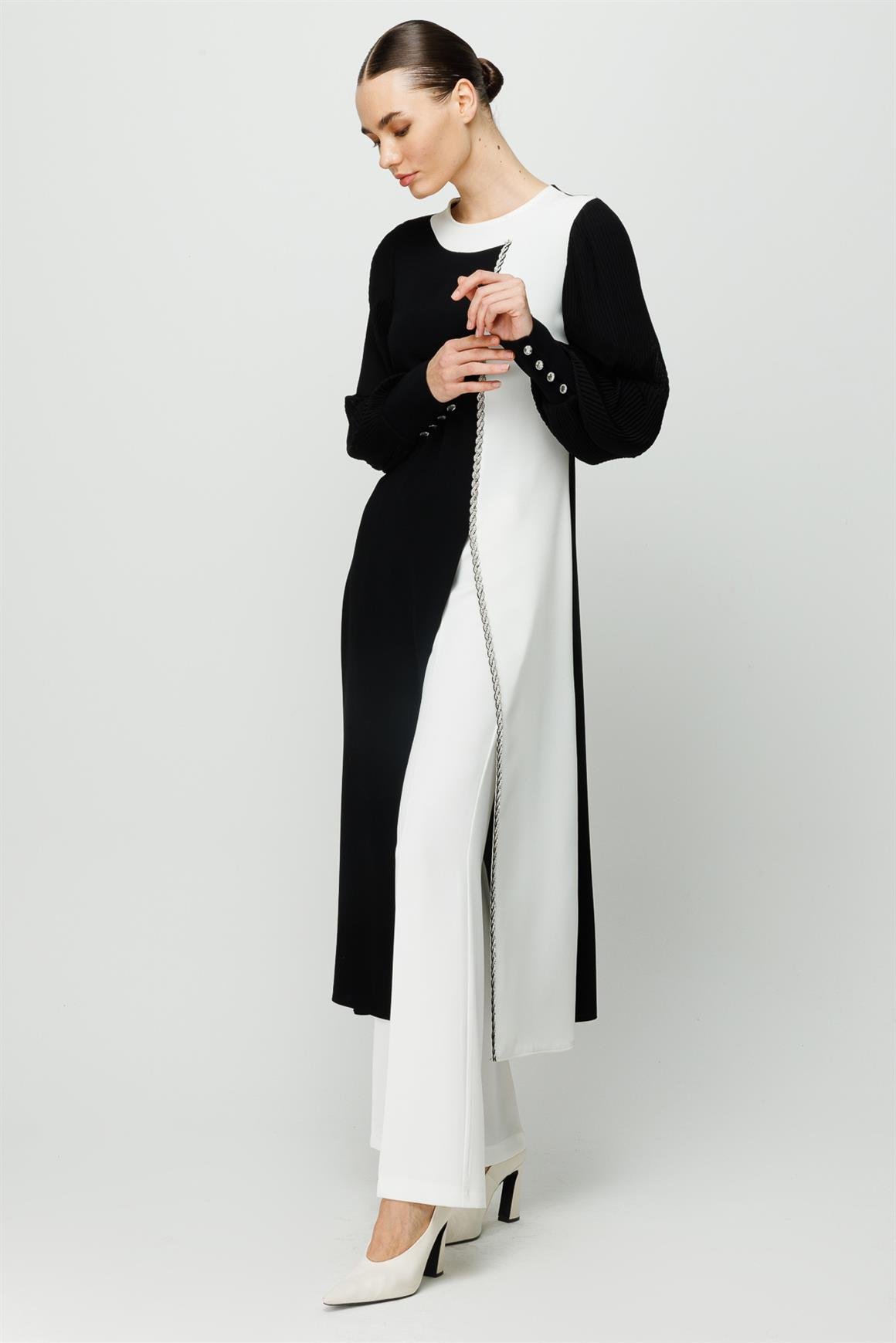 Kolu Piliseli Önden Yırtmaçlı Şerit Taş Detaylı Pantolonlu Takım  Ekru