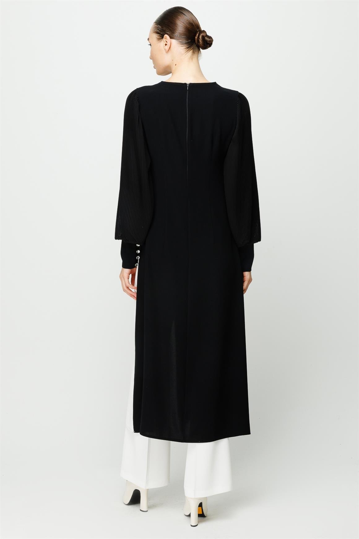 Kolu Piliseli Önden Yırtmaçlı Şerit Taş Detaylı Pantolonlu Takım  Ekru