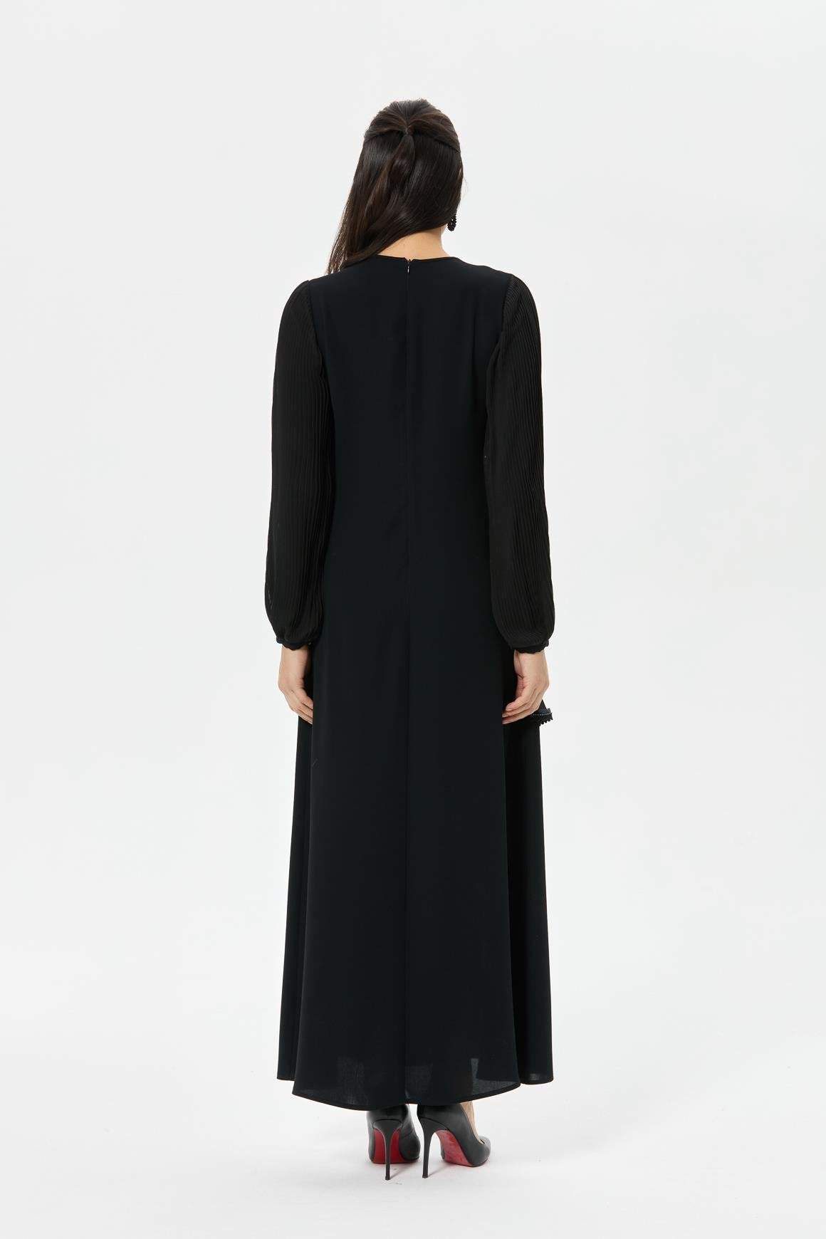 Kolu Pilise Detaylı Elbise  Siyah