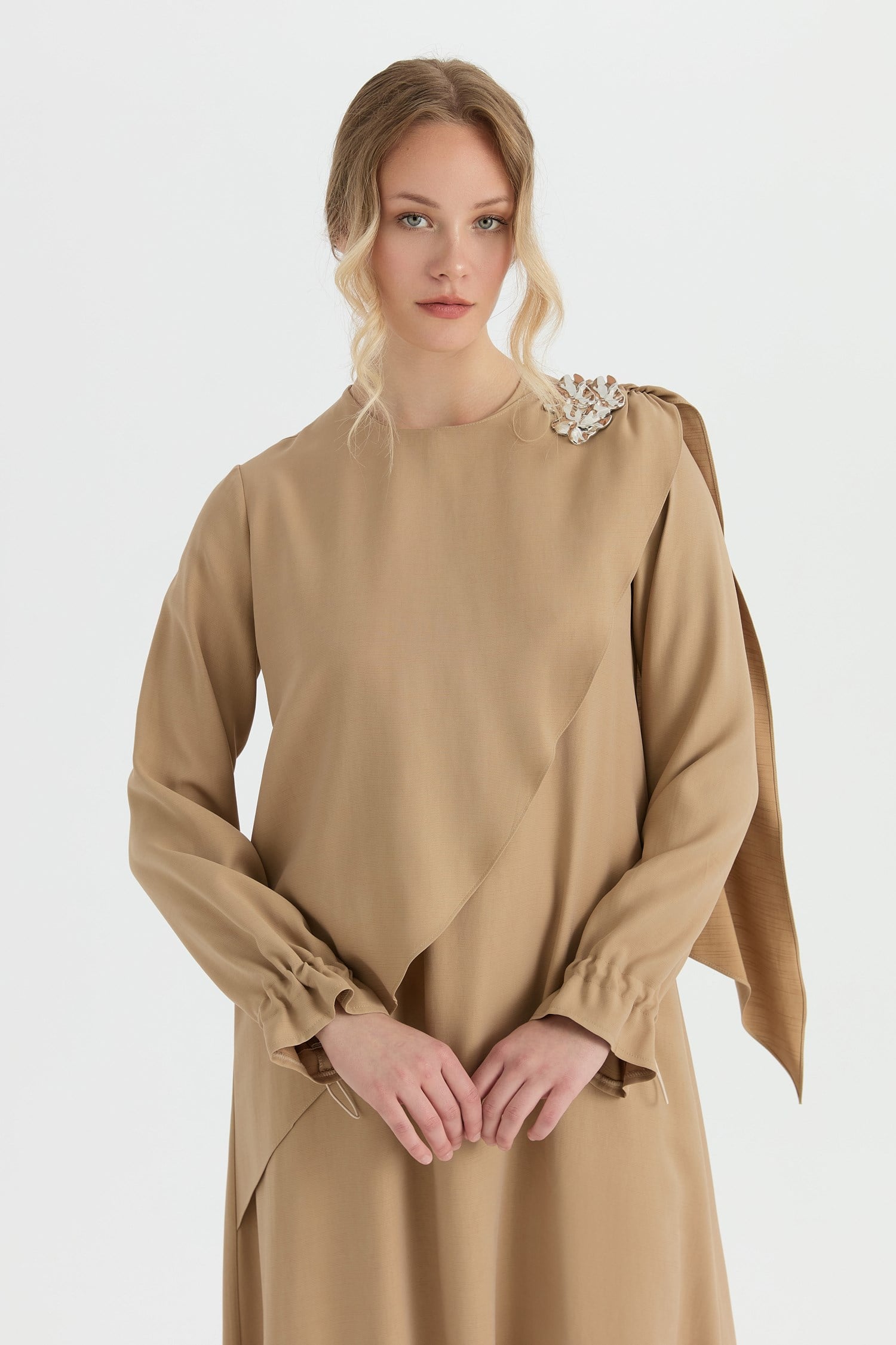Omuz Aksesuarlı Elbise  Camel