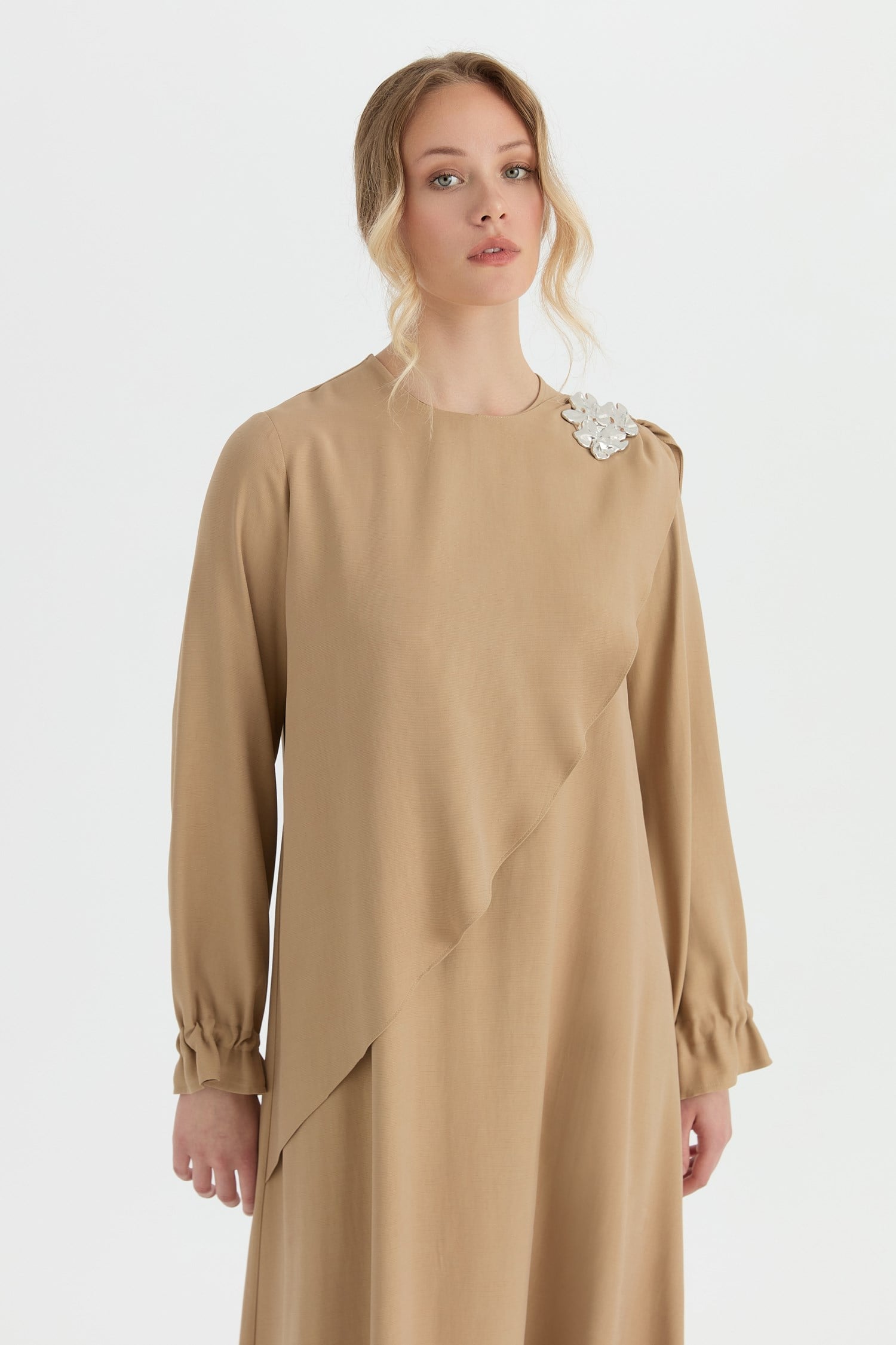 Omuz Aksesuarlı Elbise  Camel