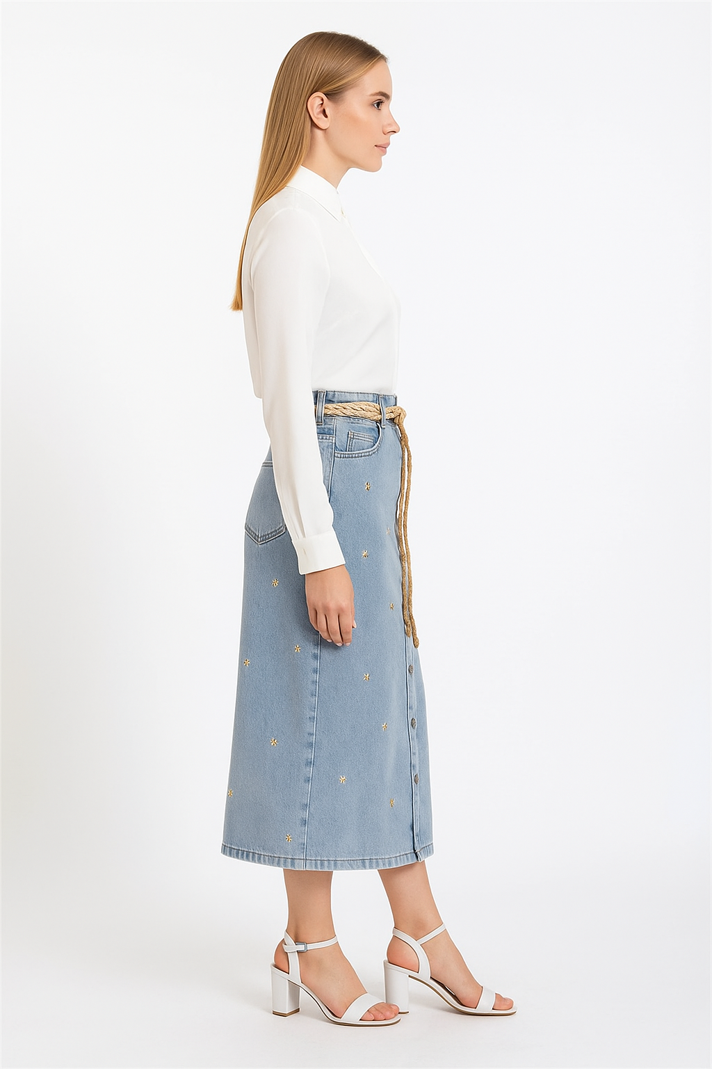 Önden Düğmeli Papatya Nakışlı Hasır Kemerli Kot Etek  Mavi