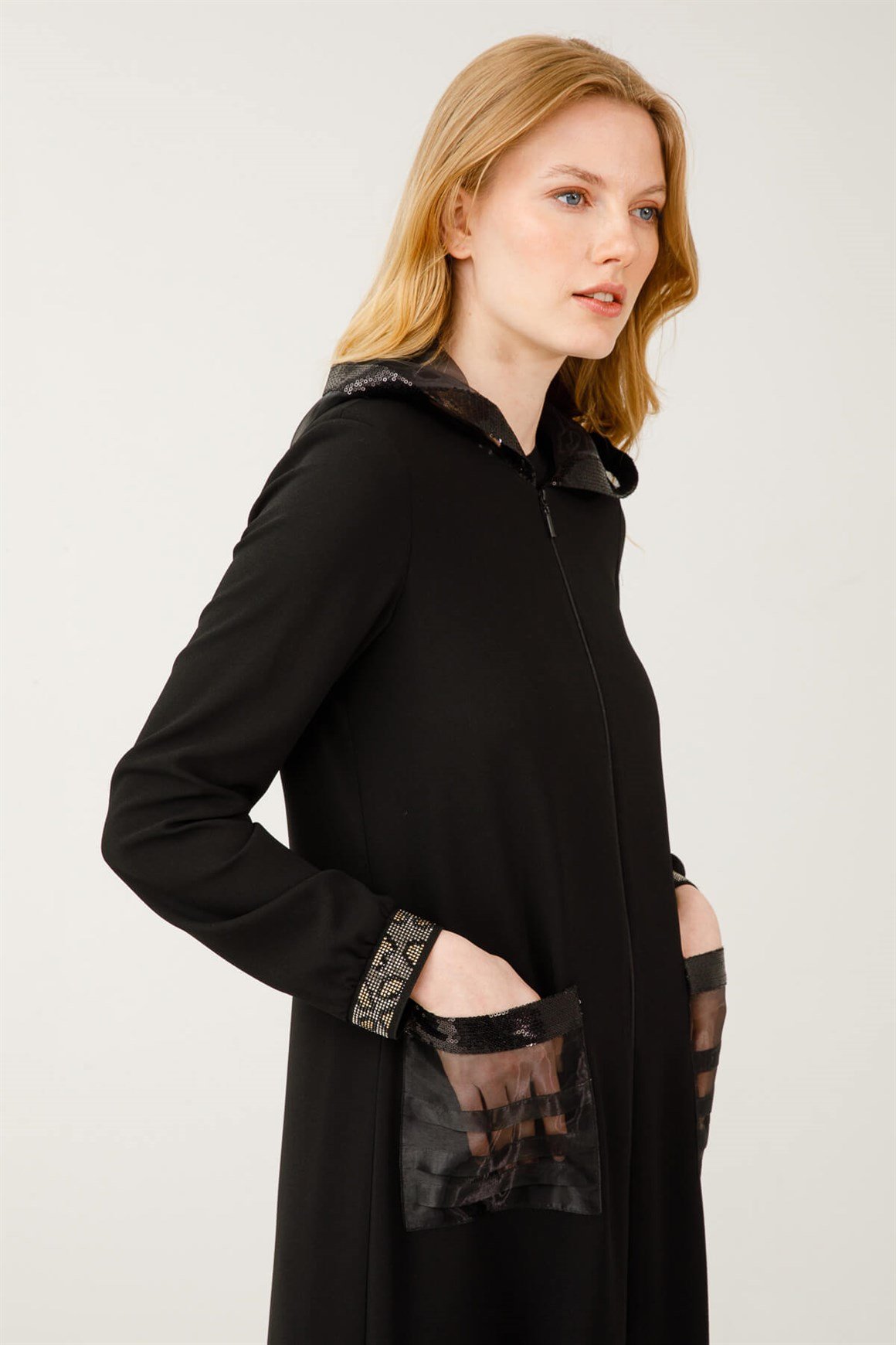 Cep ve Kapişonu Organze Detaylı Leopar Taş Yapıştırmalı Ferace  Siyah