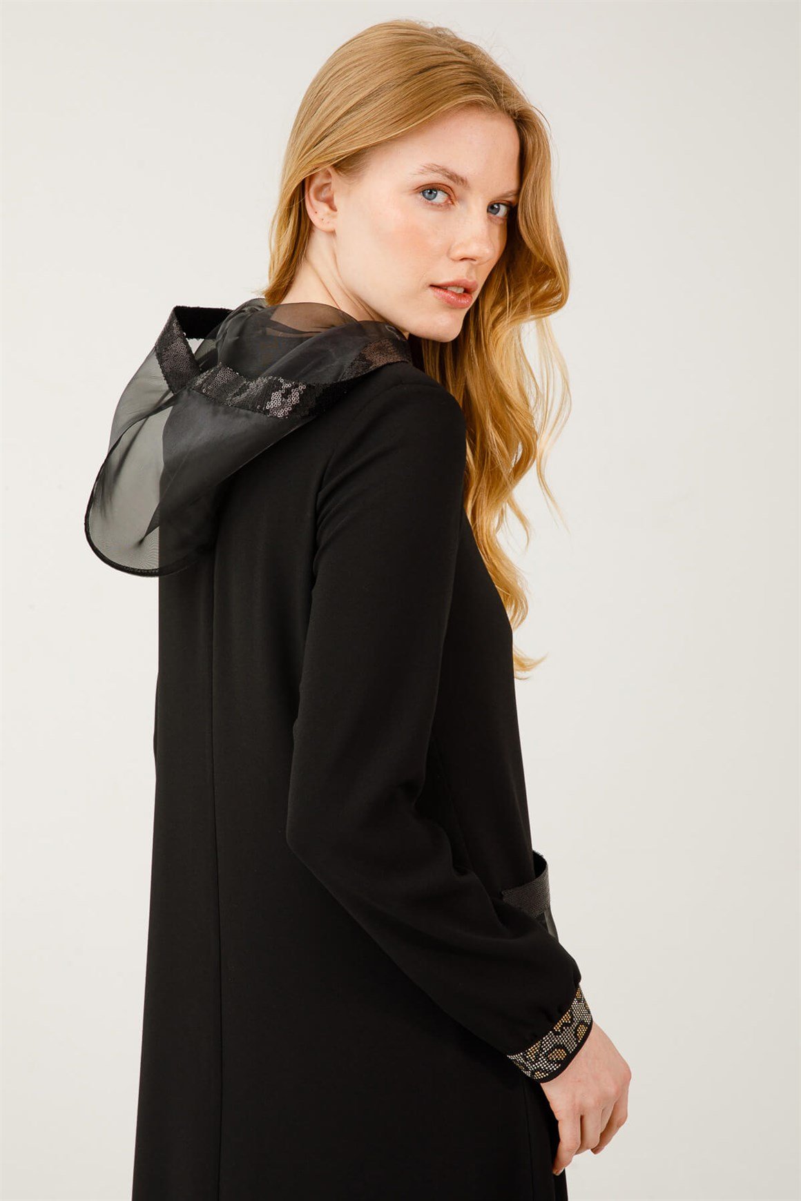 Cep ve Kapişonu Organze Detaylı Leopar Taş Yapıştırmalı Ferace  Siyah