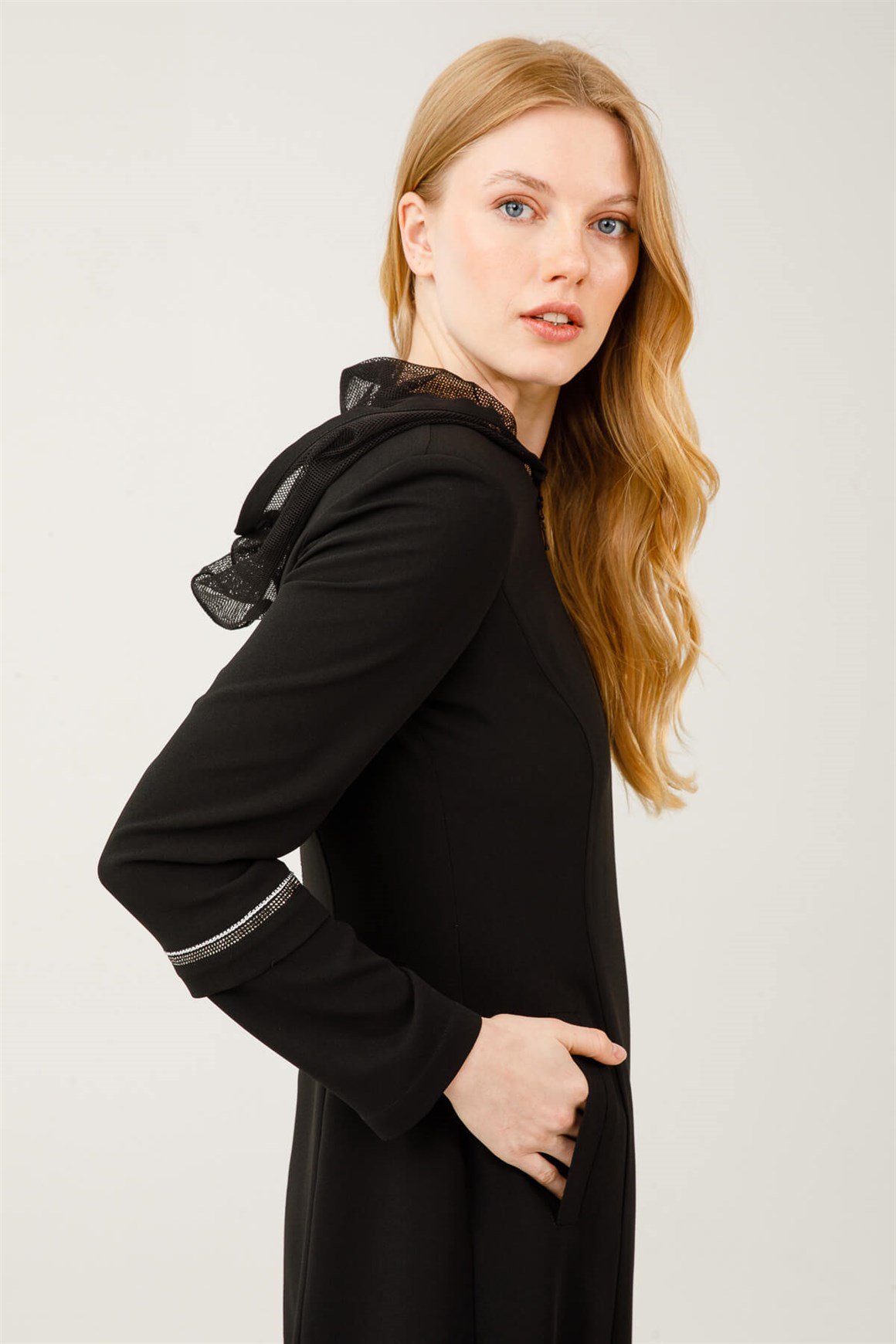 Kapişonu File Detaylı Kollarda Dikiş Geçişli Ferace  Siyah