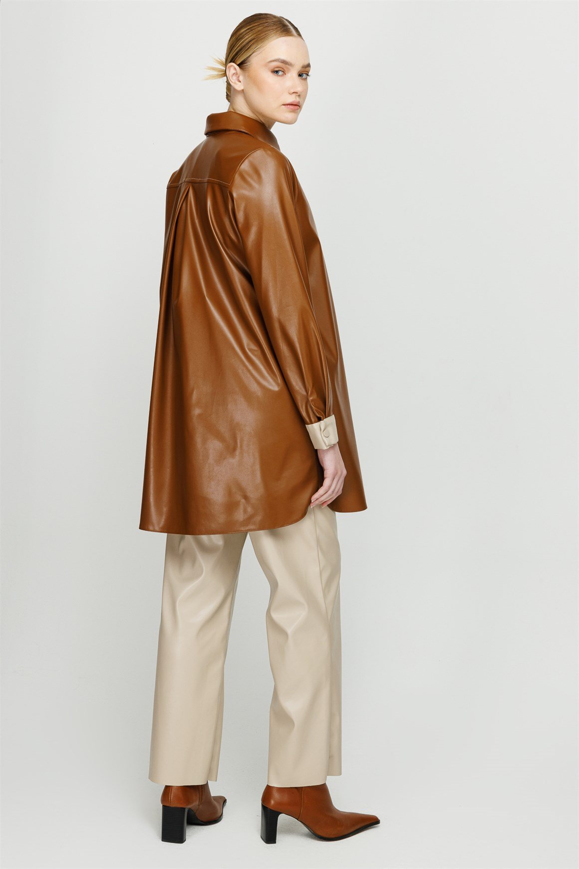 Renk Garnili Çıt Çıt Kapamalı Deri Tunik  Taba