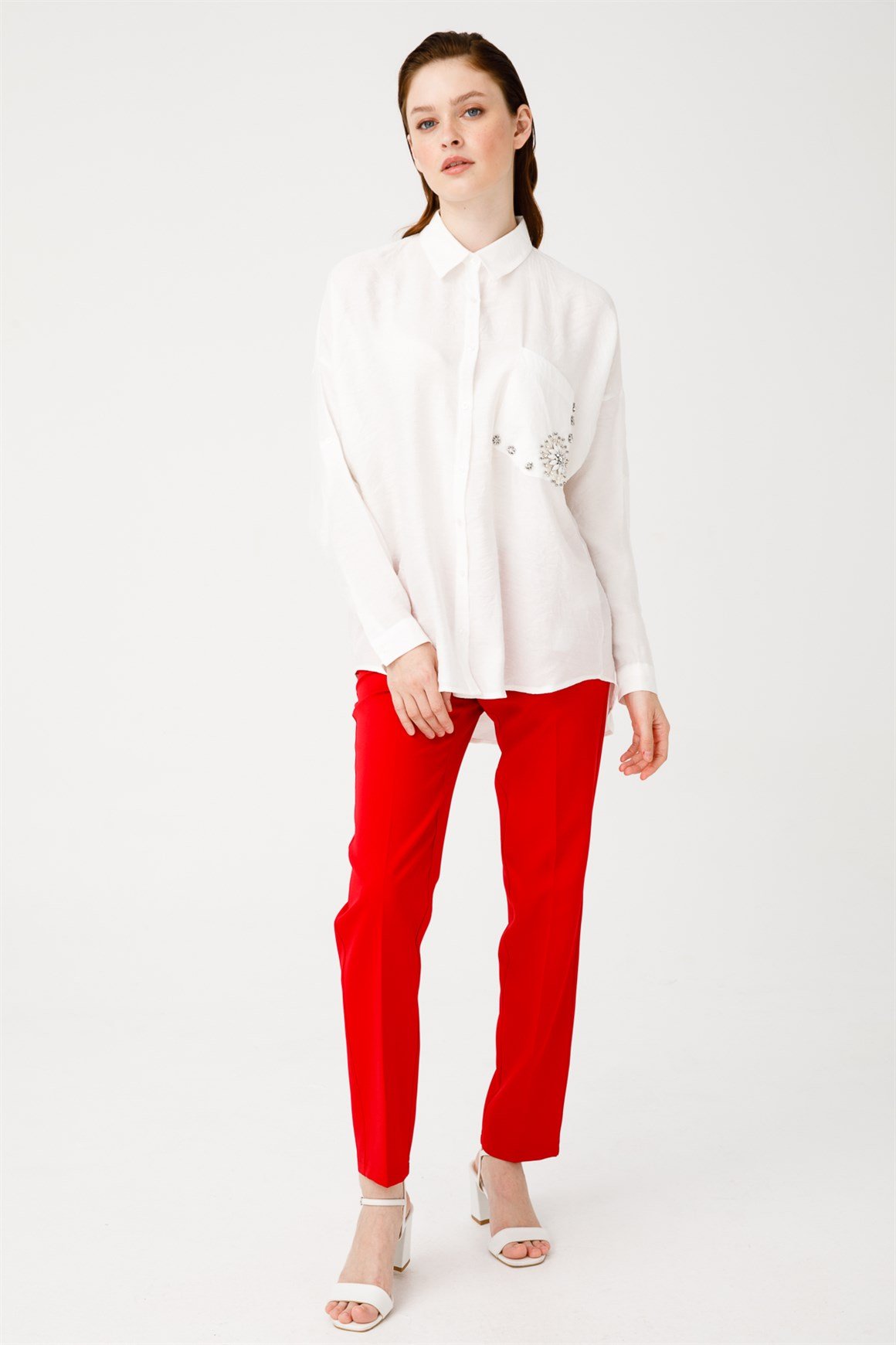 Düşük Kol Önü Cepli Cep Üzeri Taşlı Gömlek  Beyaz