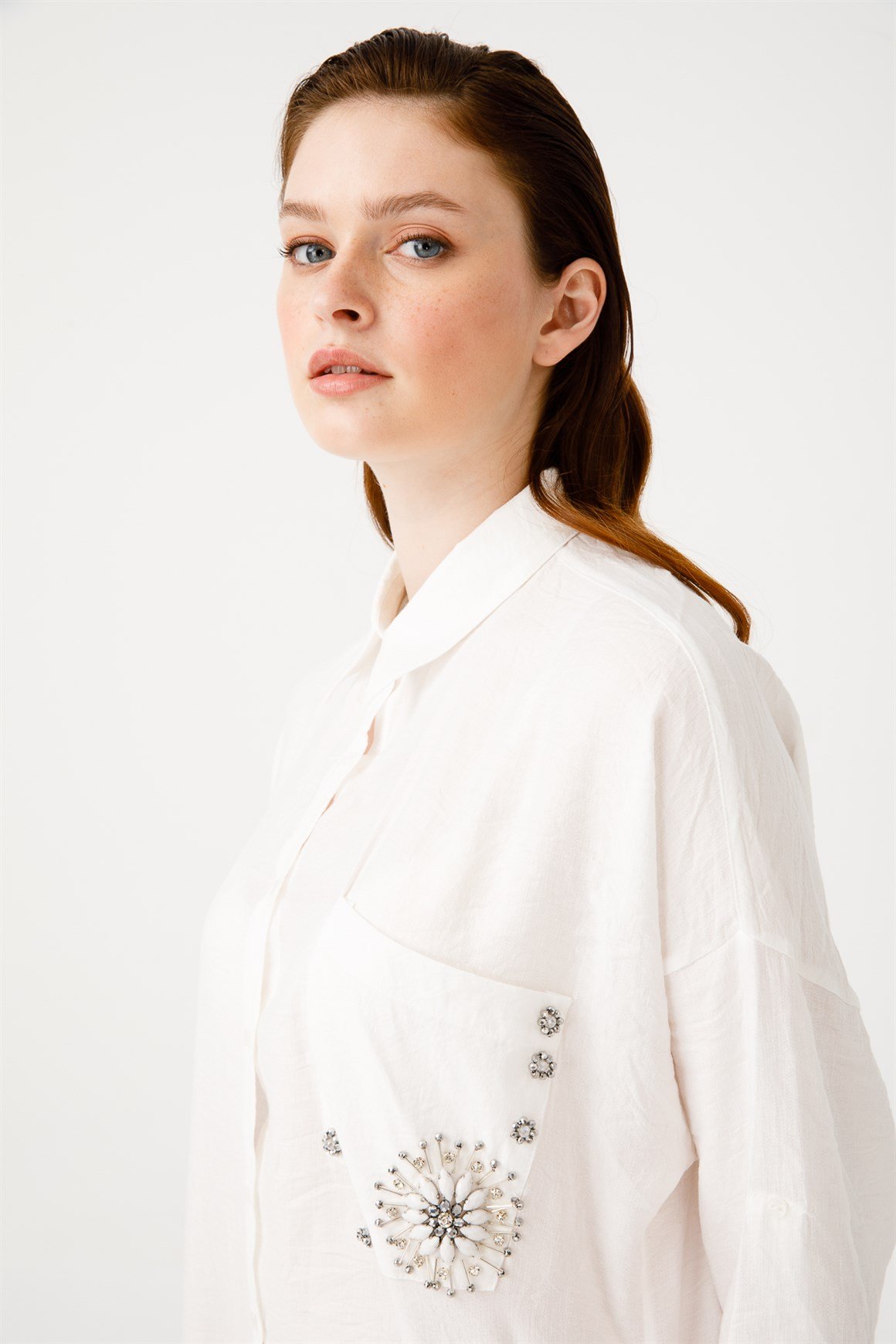 Düşük Kol Önü Cepli Cep Üzeri Taşlı Gömlek  Beyaz