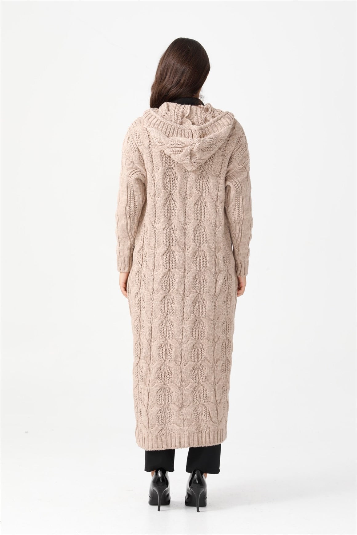 Örgü Desenli Önden Cepli ve Düğmeli Kapişonlu Uzun Kalın Hırka  Vizon