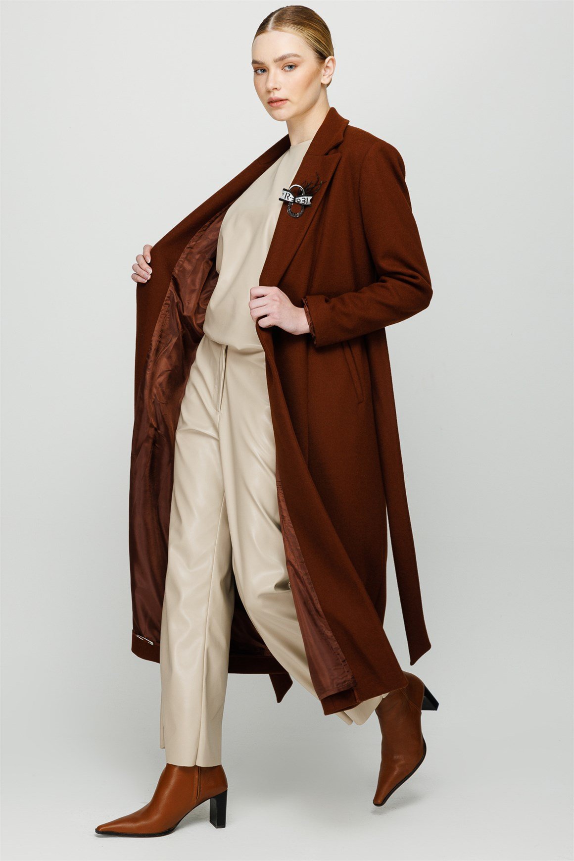 Erkek Yaka Aksesuarlı Kaban  Tütün