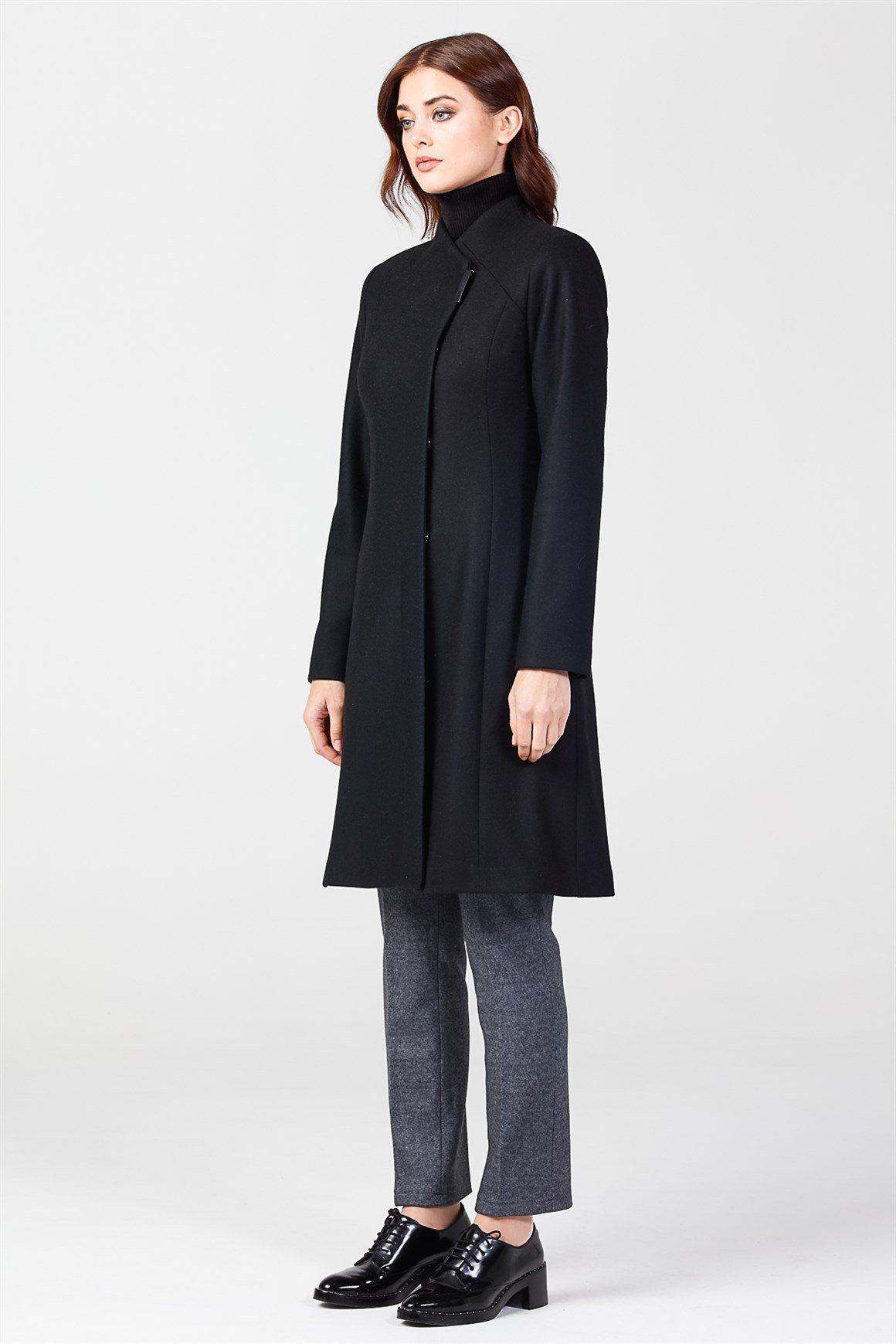 Siyah - Çıt Çıt Düğmeli Yakasız Kaban