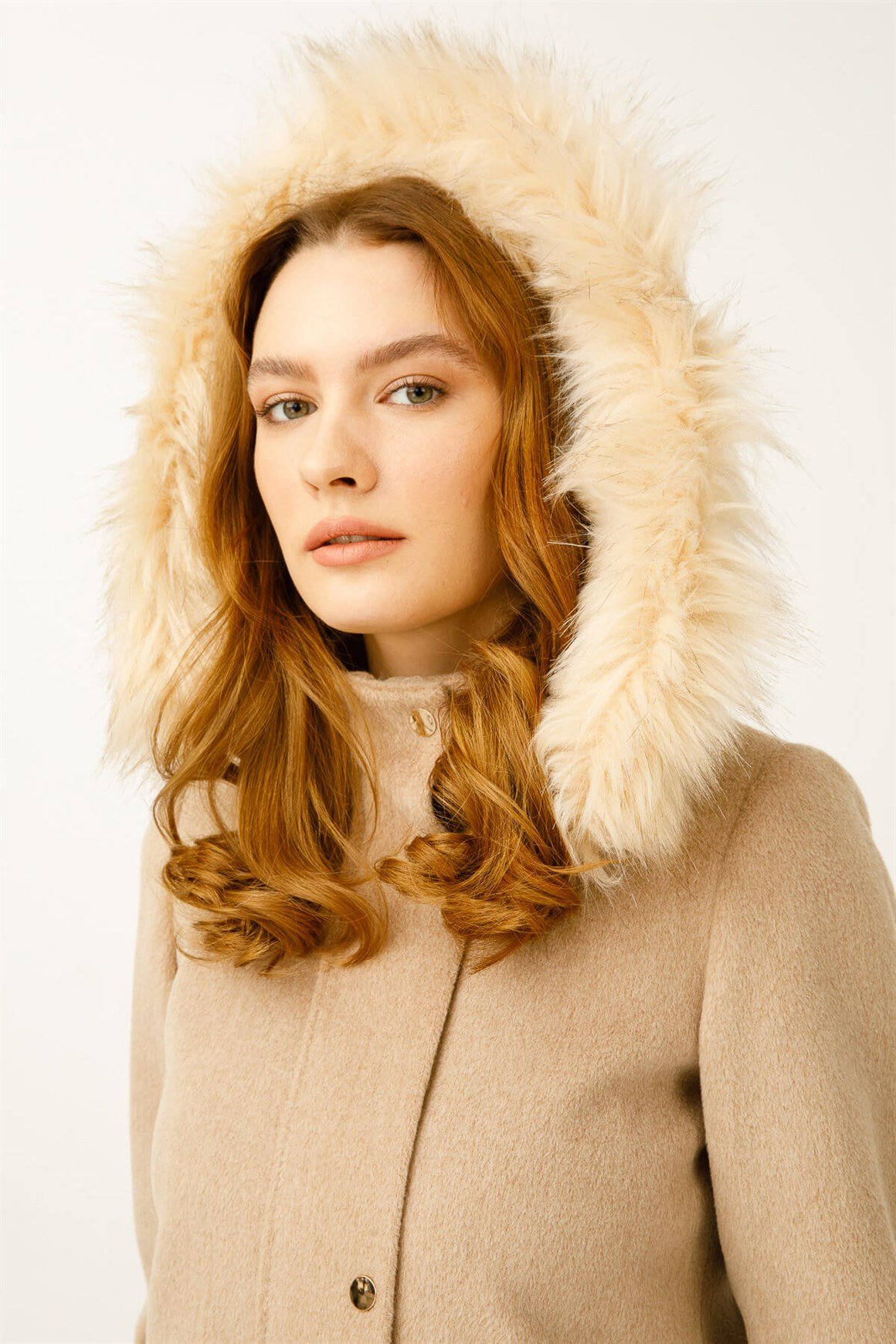 Yün Kumaş Fermuar Kapamalı Kapişonlu Kaban  Camel